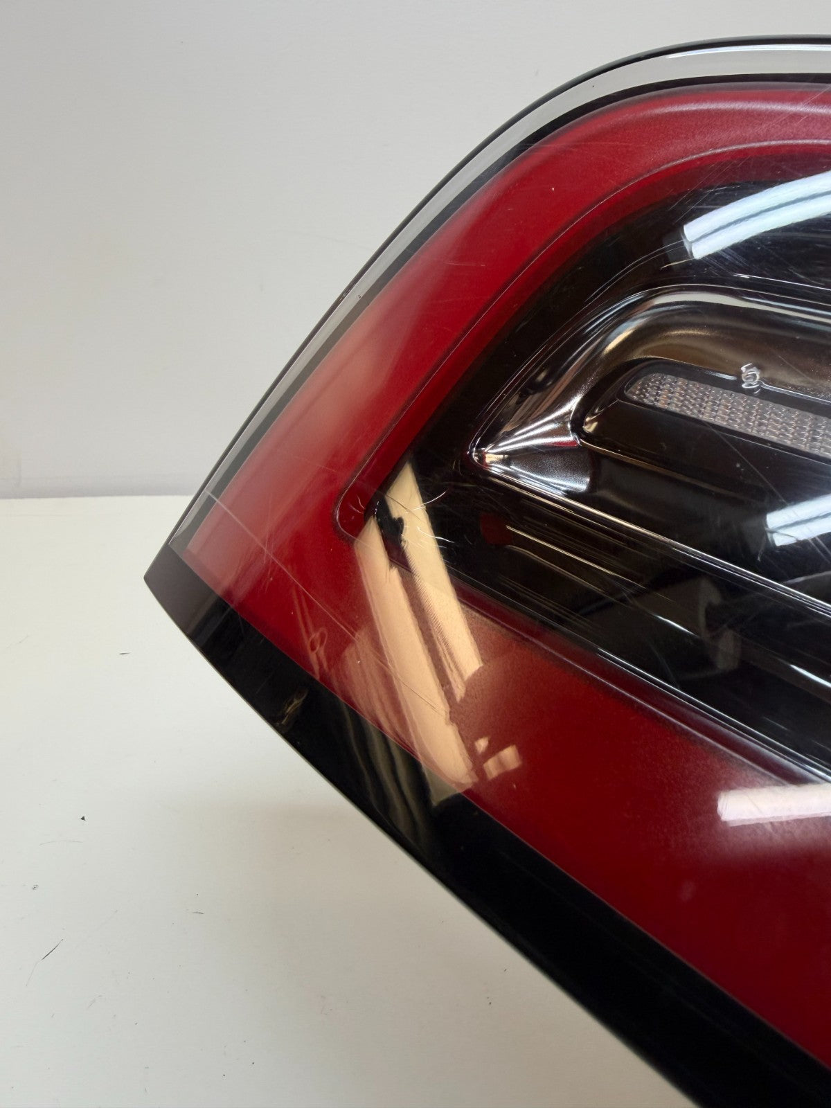 2017 - 2023 Tesla Model Y Rear Left 4 Pin LED Tail Light Lamp 1502086-00-D