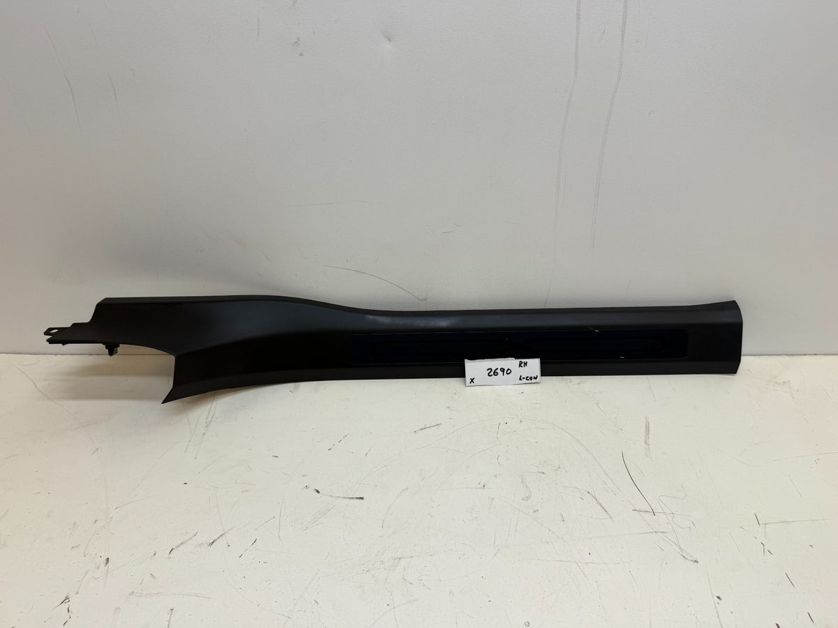 2016-2020 Tesla Model X Front Right Side Door Sill OEM 1035987-00-E