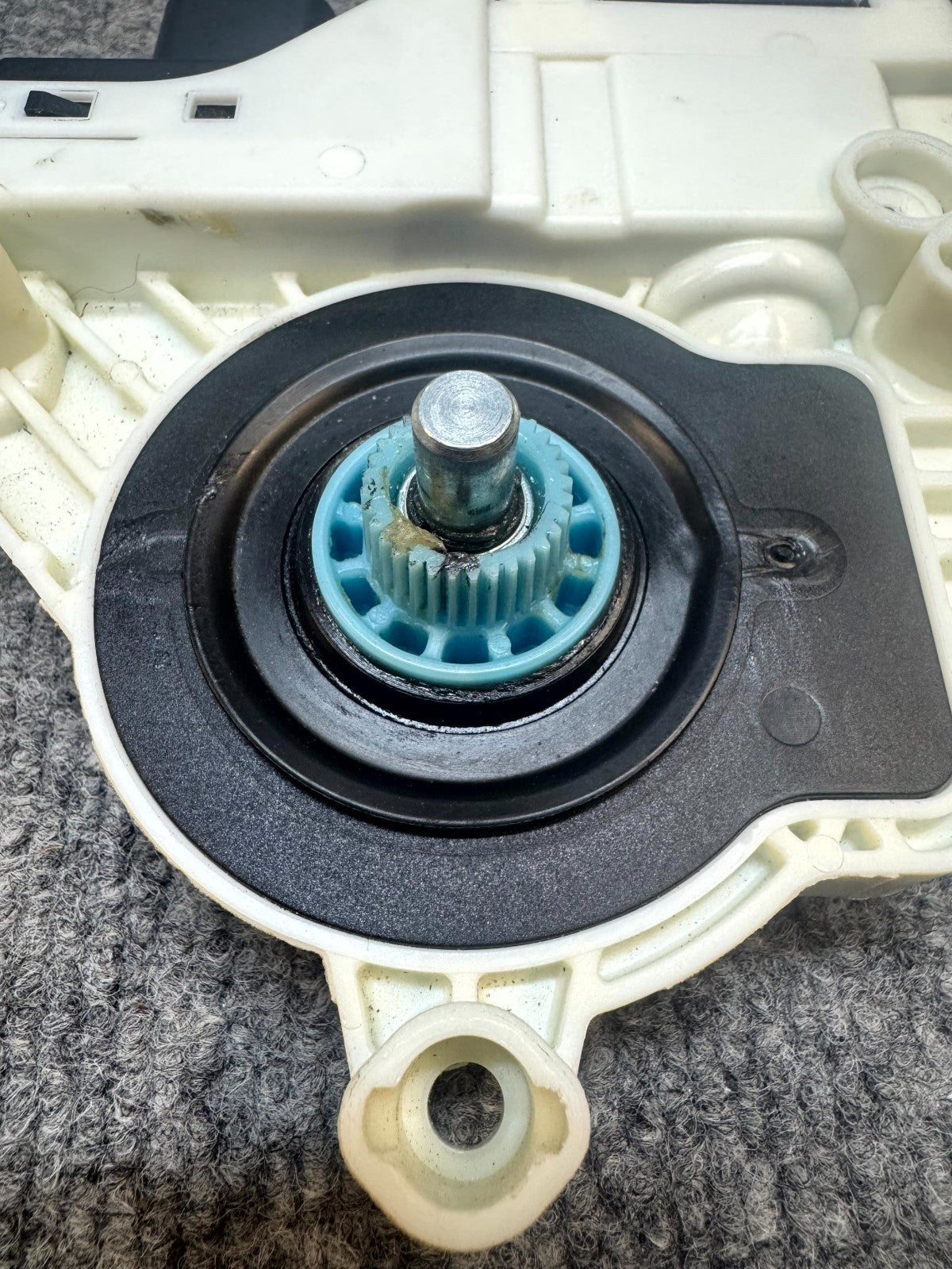 2020 - 2024 TESLA MODEL Y FRONT LEFT WINDOW REGULATOR MOTOR OEM, 1526796-00-E