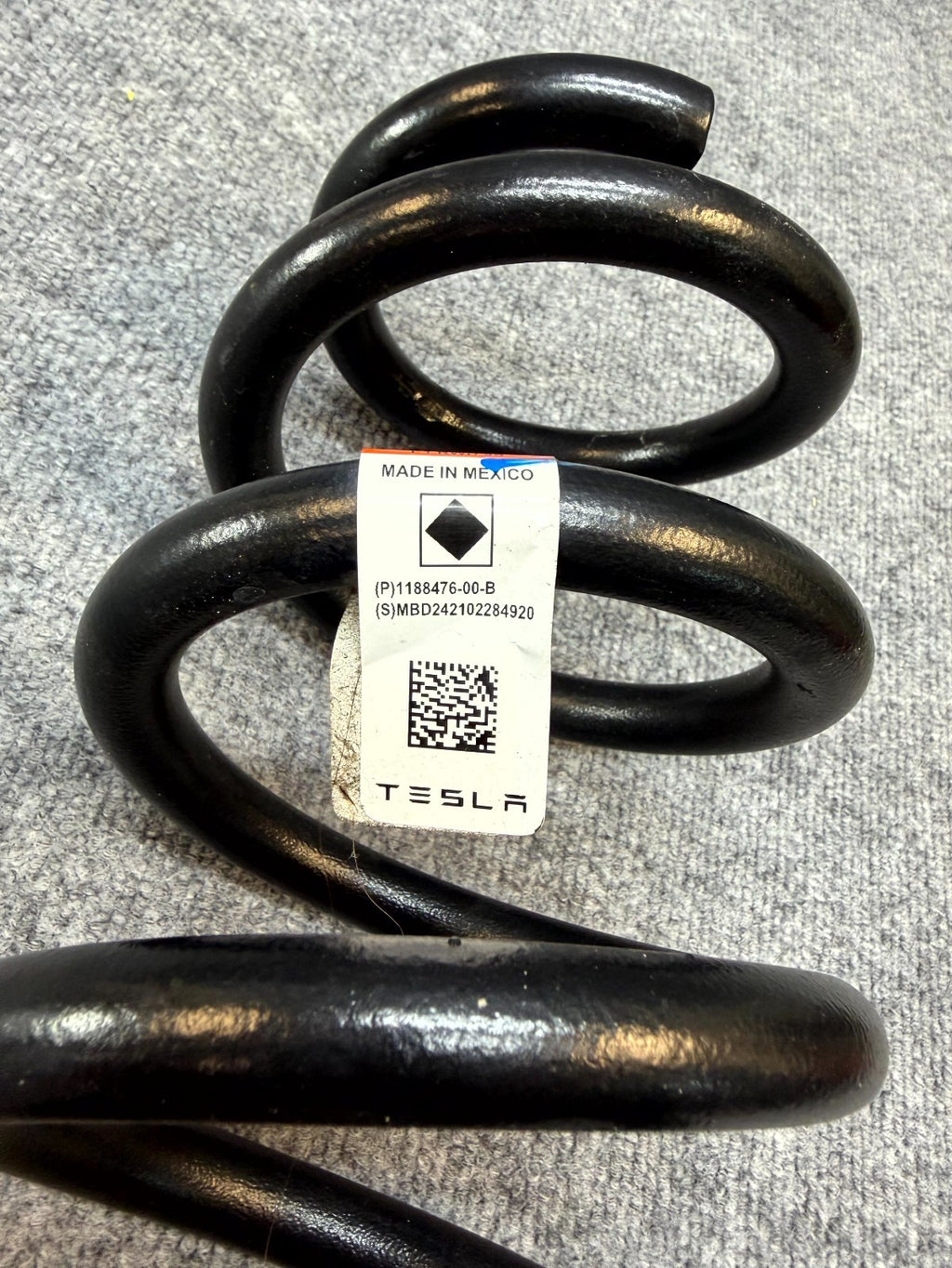 2020-2023 TESLA MODEL Y REAR RIGHT/LEFT SUSPENSION COIL SPRING OEM, 1188476-00-B