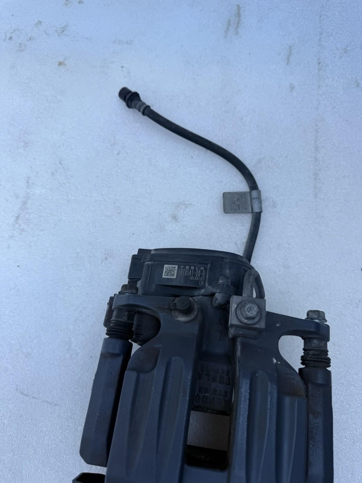 ♦️16-20 TESLA MODEL S REAR LEFT SIDE CALIPER W/ BRAKE HOSE LINE OEM,1078541-00-B