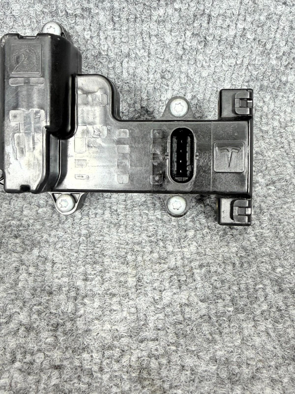 16-23 Tesla Model X Front Right Passenger Side Door Pop Actuator OEM, 104535400B