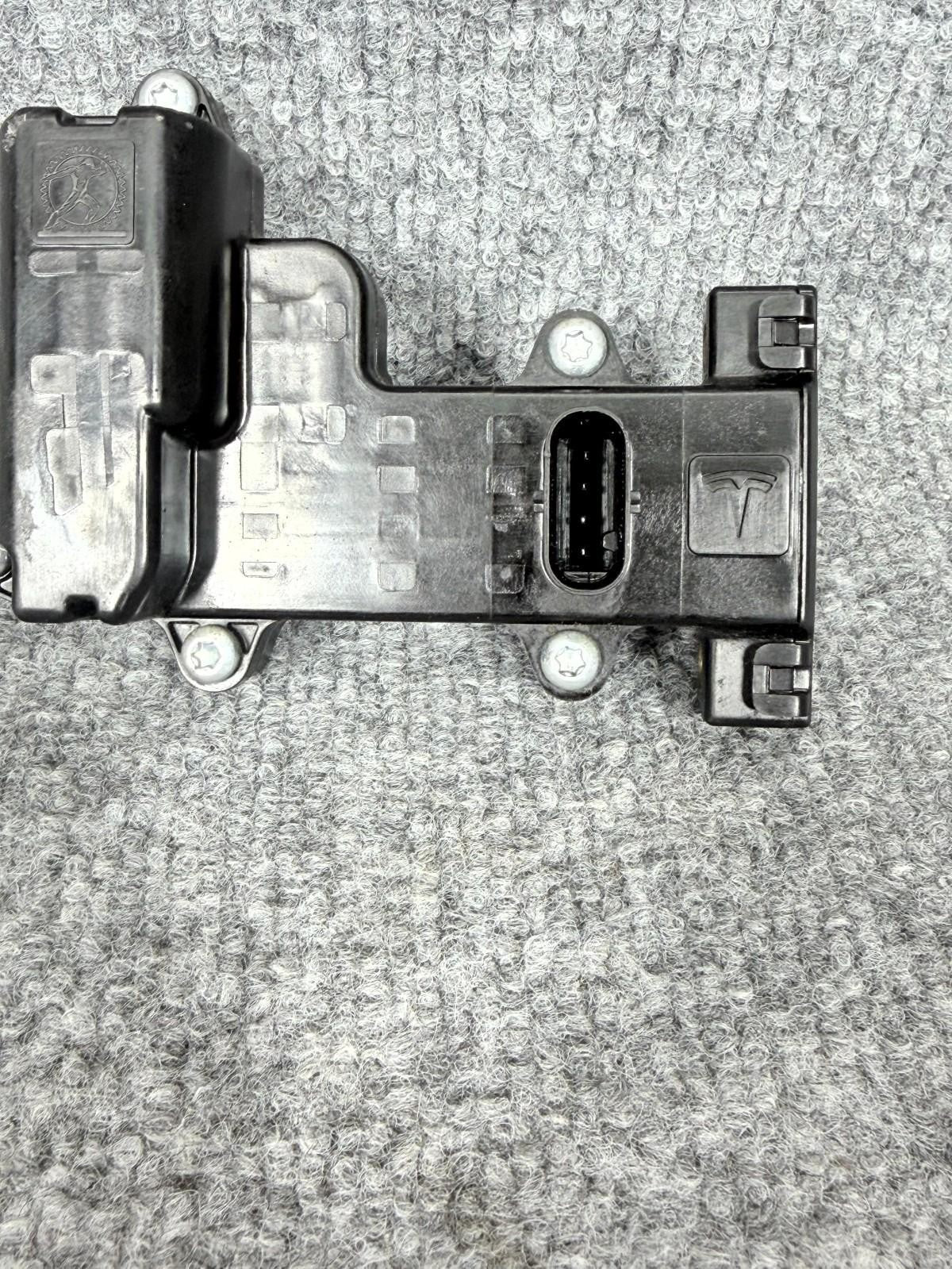 16-23 Tesla Model X Front Right Passenger Side Door Pop Actuator OEM, 104535400B