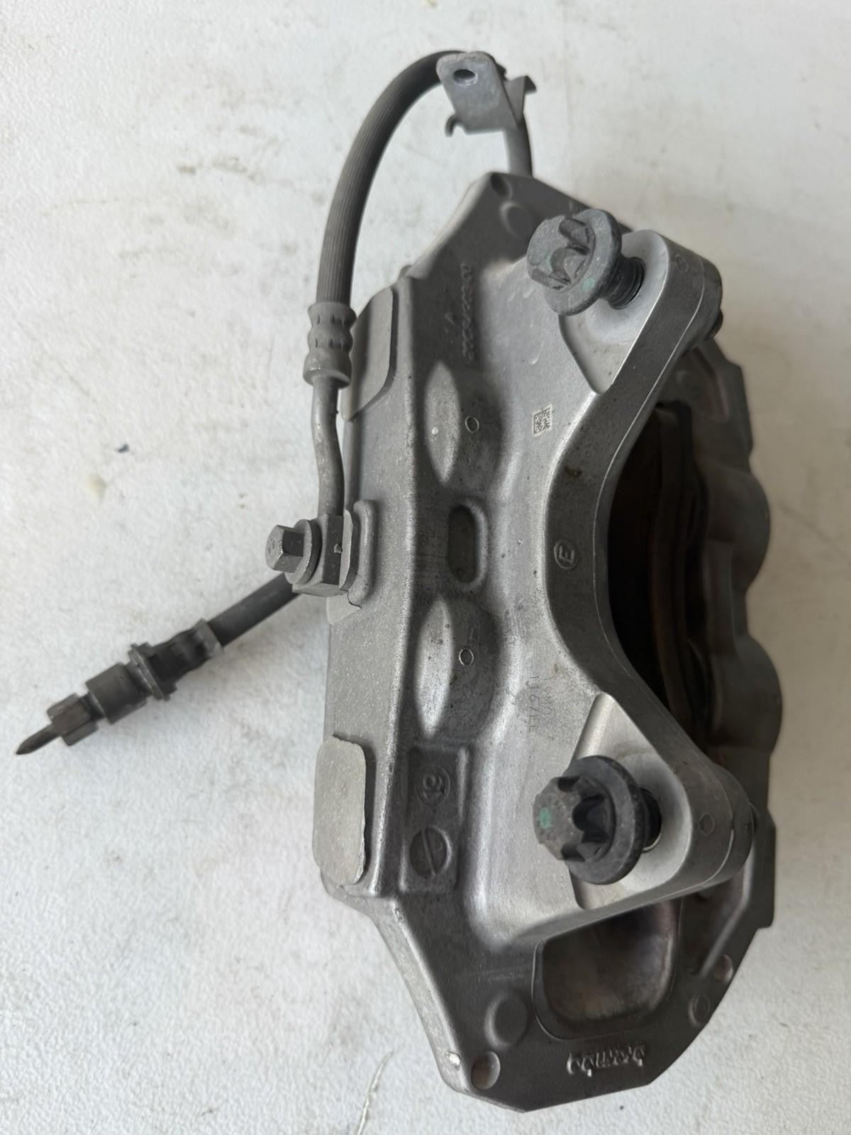 ♦️17–23 TESLA MODEL 3 FRONT LEFT CALIPER W/ BRAKE HOSE LINE OEM, 1044621-00-E
