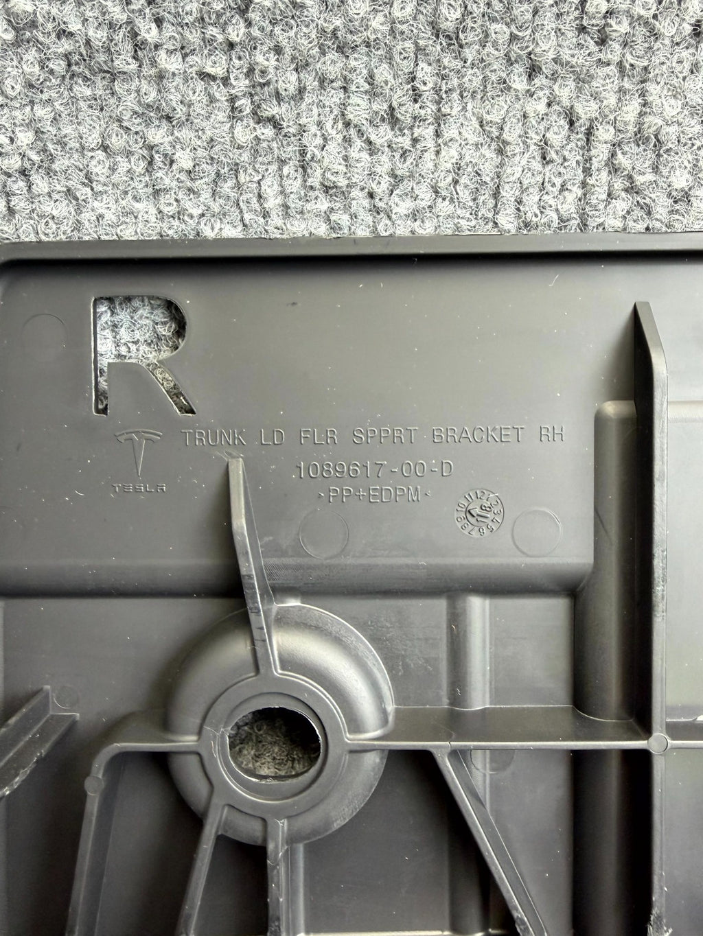 2017-2023 TESLA MODEL 3 REAR RIGHT TRUNK FLOOR SUPPORT BRACKET OEM, 1089617-00-D