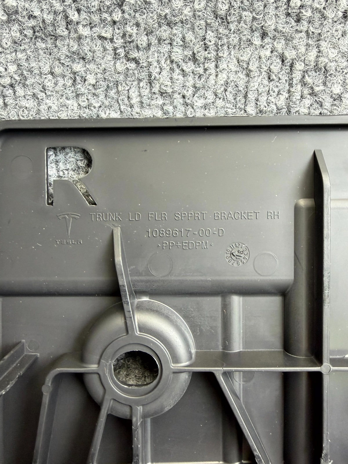 2017-2023 TESLA MODEL 3 REAR RIGHT TRUNK FLOOR SUPPORT BRACKET OEM, 1089617-00-D