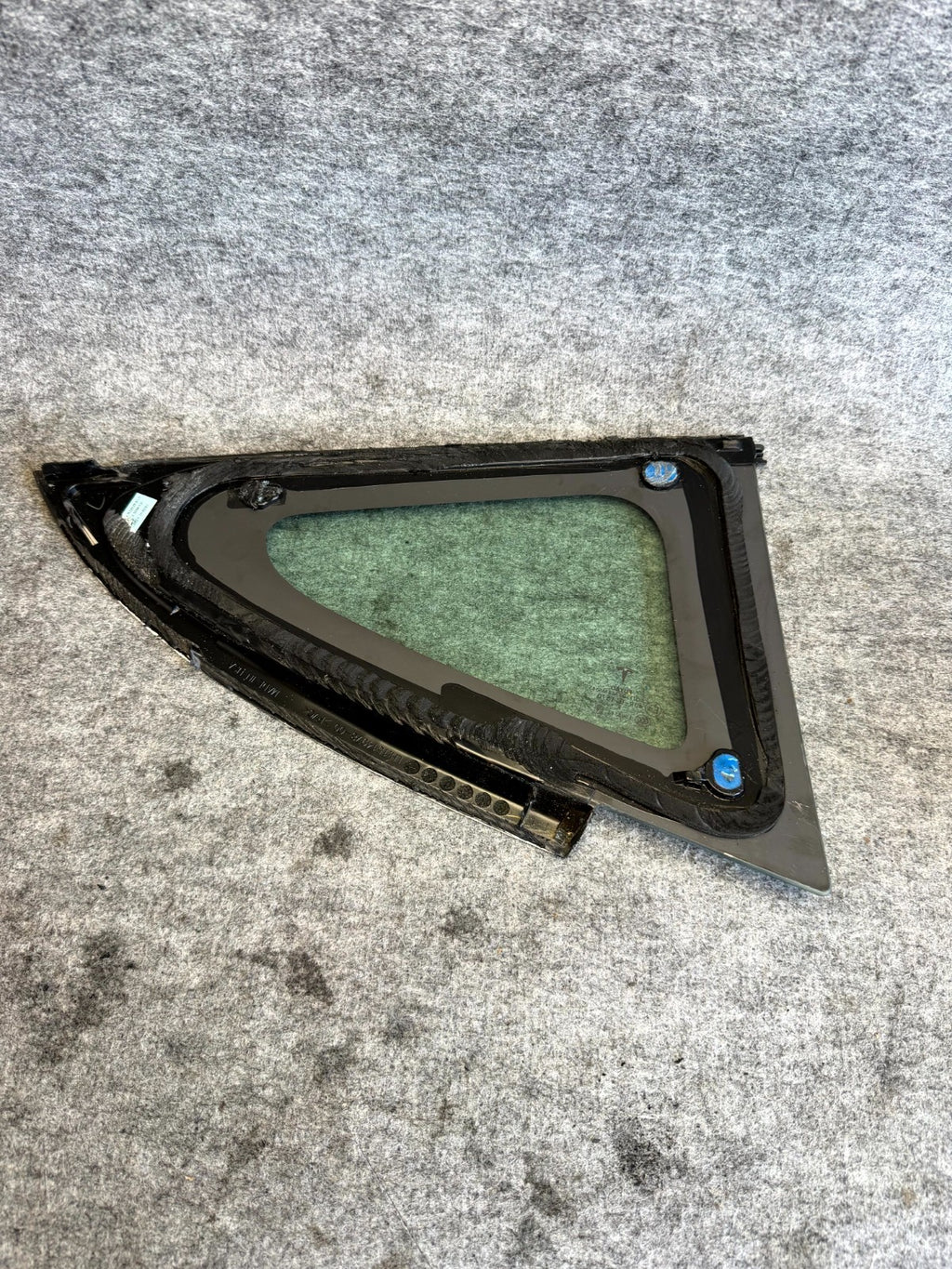 ♦️17-23 TESLA MODEL 3 REAR LEFT QUARTER WINDOW GLASS W/ MOLDING OEM, 151497801C