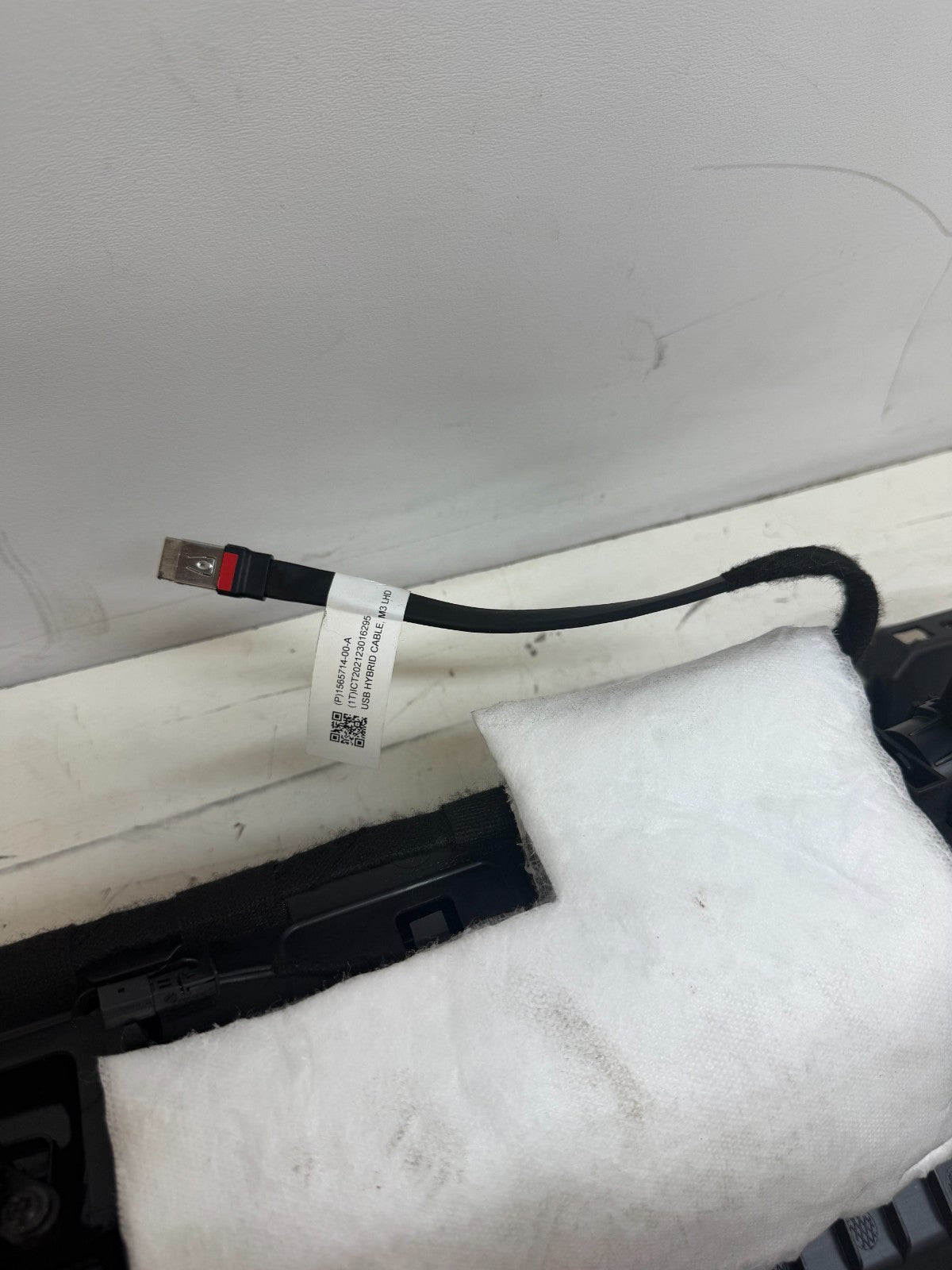 2017-2023 Tesla 3 Y Front Dash Glove Box Dashboard Storage W/ Cable 1565714-00-A