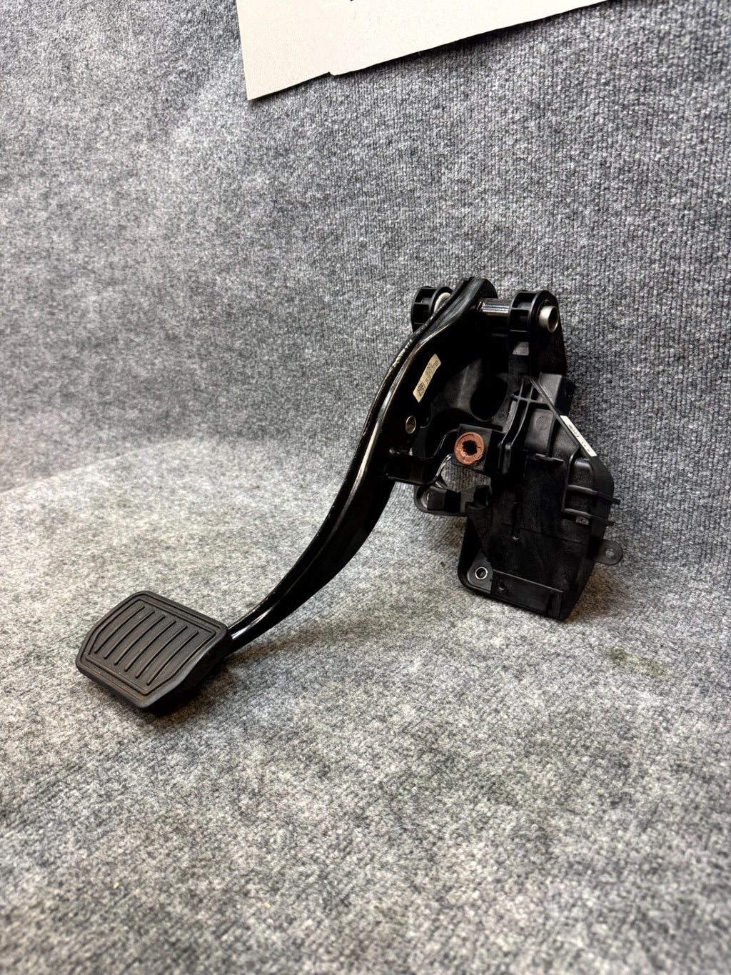 2017 - 2023 TESLA MODEL 3 ACCELERATOR & BRAKE PEDAL ASSEMBLY OEM, 1044691-00-D