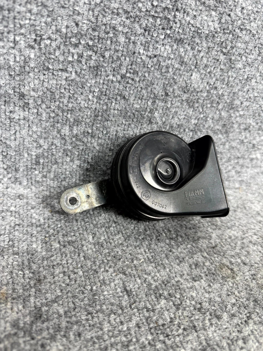 ♦️2016 - 2020 TESLA MODEL X LEFT HIGH TONE HORN SIGNAL OEM, 1045495-00-A