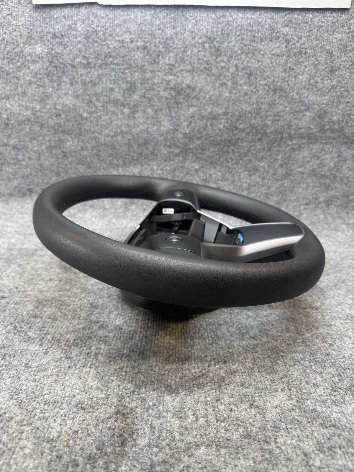 20-24 TESLA MODEL Y LEATHER STEERING WHEEL W/ CONTROL SWITCHES OEM, 1095222-00-N