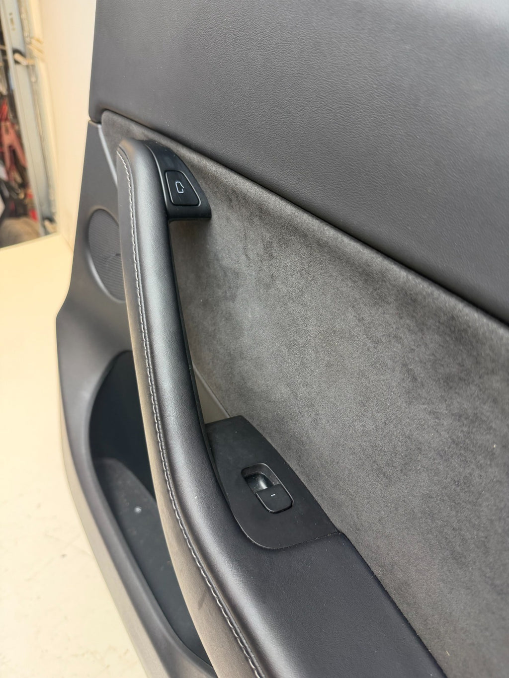 2016-2020 Tesla Model Y Rear Right Passenger Complete Door Assembly W/ Glass