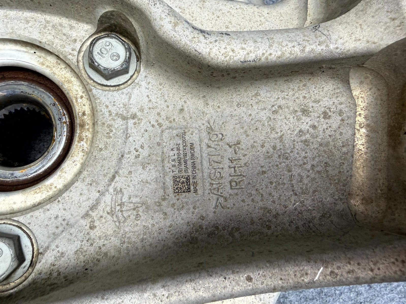 ♦️17-23 TESLA MODEL 3 FRONT RIGHT SIDE SPINDLE KNUCKLE WHEEL HUB OEM, 104431600E