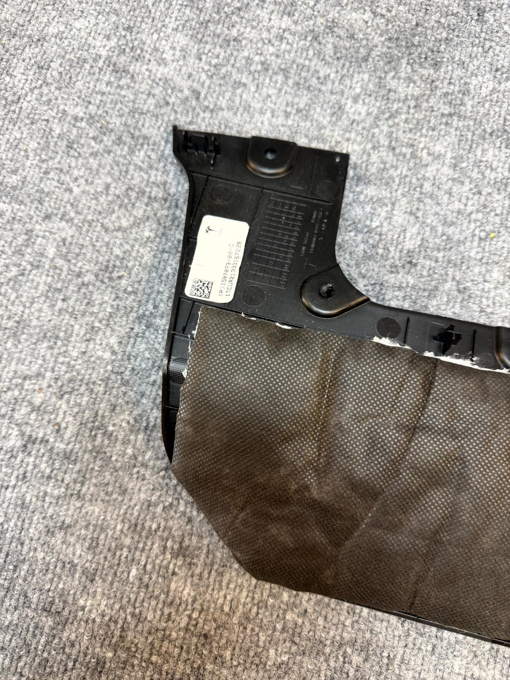 2020-2024 TESLA MODEL Y FRONT RIGHT UNDER DASH COVER TRIM PANEL OEM,1507073-00-C