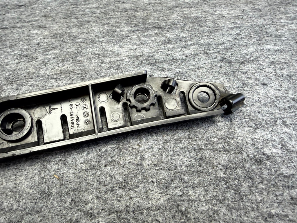 ♦️17 – 23 TESLA MODEL 3 FRONT RIGHT SIDE BUMPER FENDER BRACKET OEM, 1084182-00-E