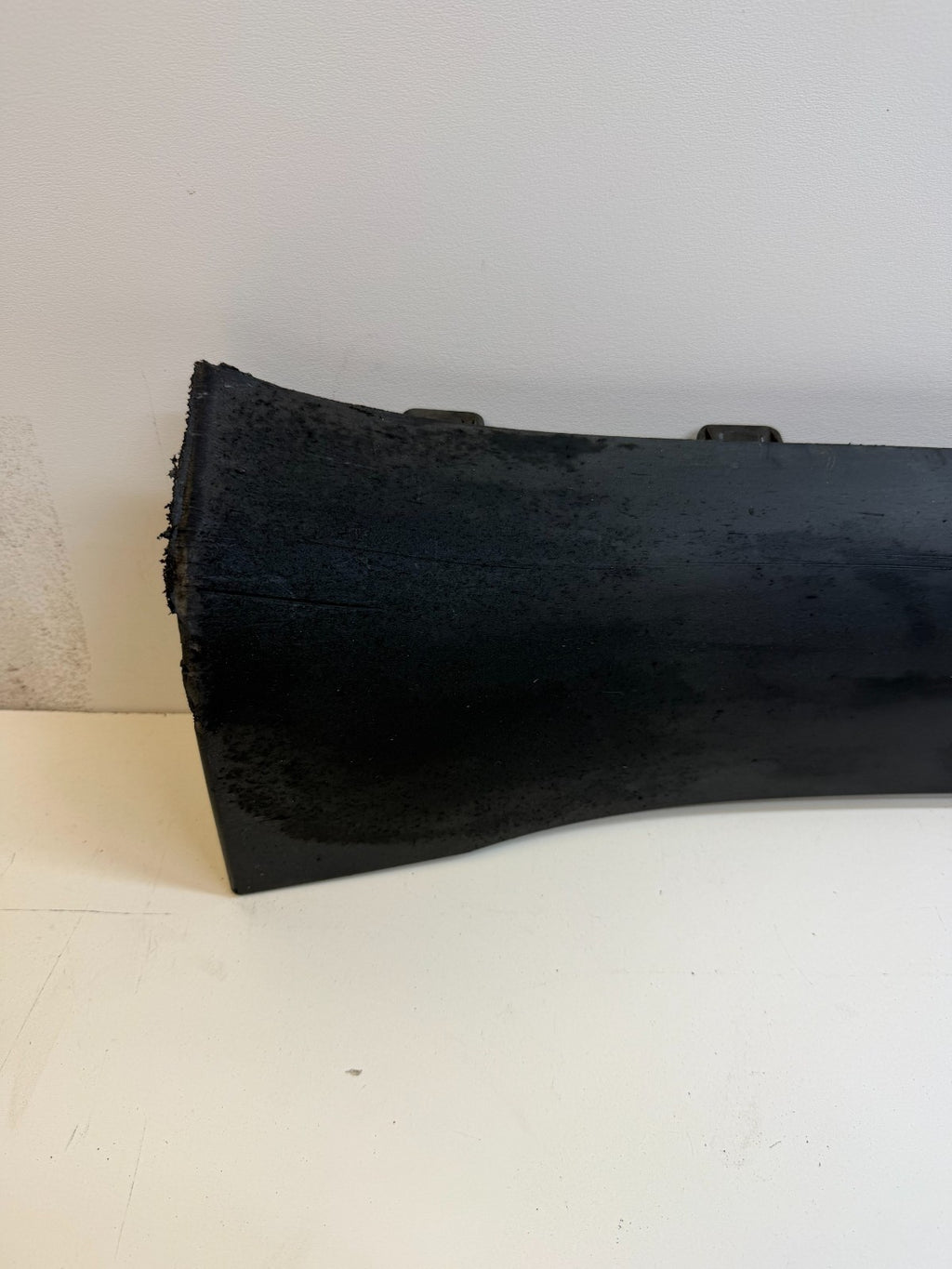 20-24 Tesla Model Y Left Door Side Skirt Molding Rocker Cover 1497740-00-B