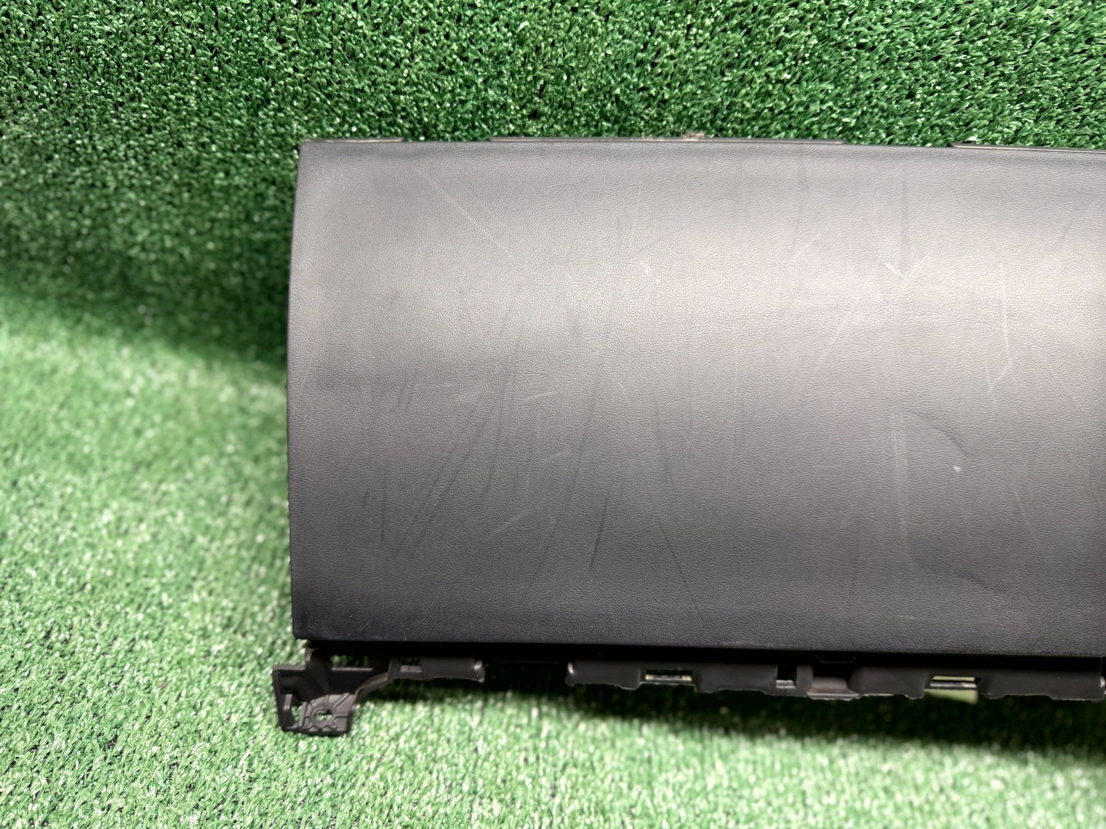 ♦️2017 - 2023 TESLA MODEL Y/3 DASHBOARD GLOVE BOX LID OEM, 1083331-00-A
