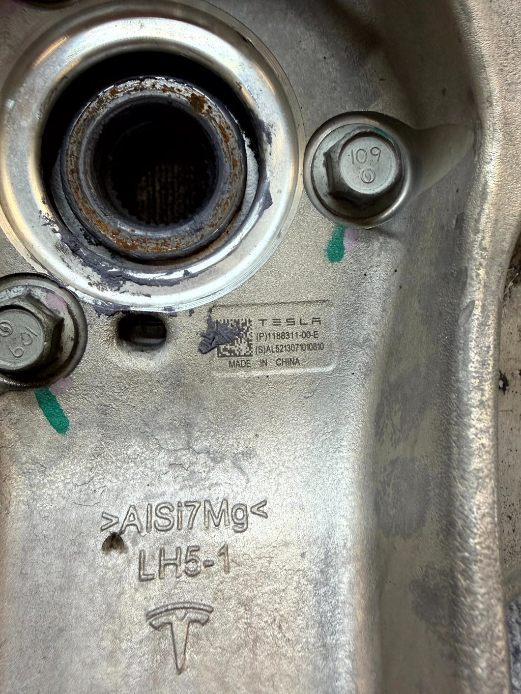 2020-2024 TESLA MODEL Y FRONT LEFT SPINDLE KNUCKLE HUB & SHIELD OEM,1188311-00-E