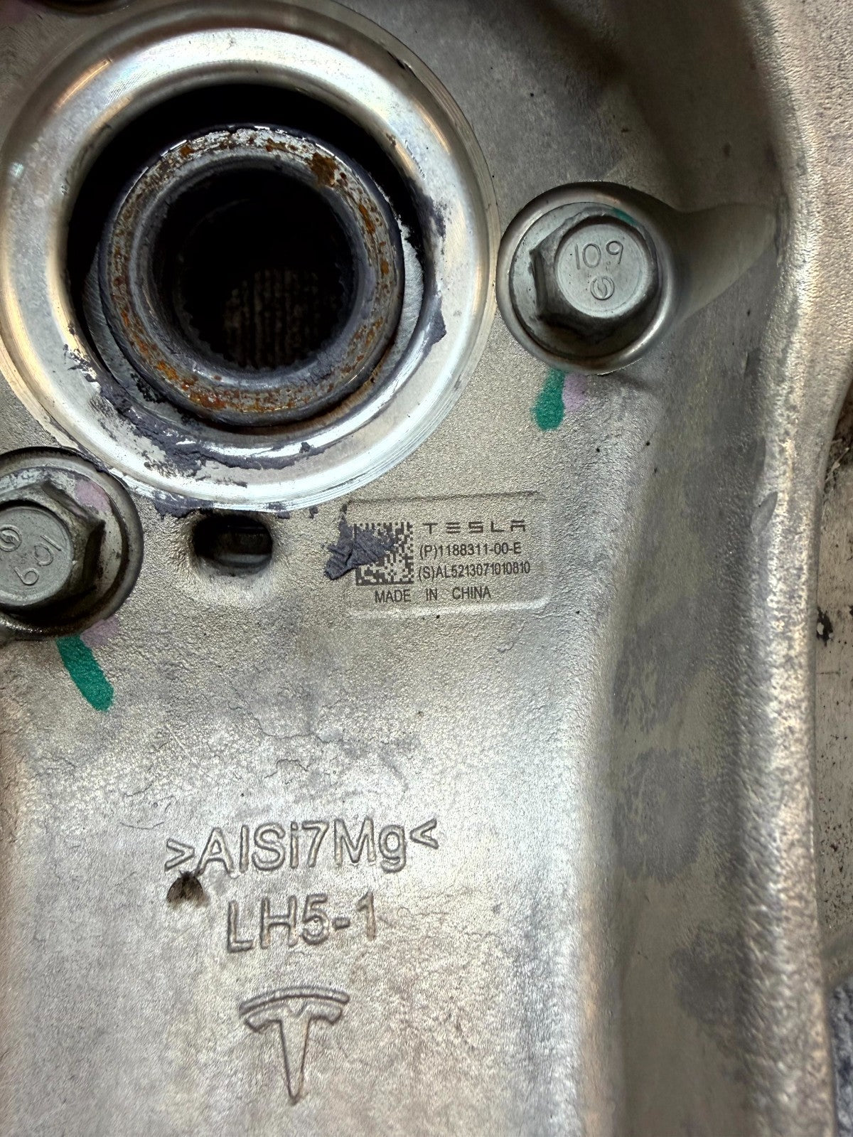 2020-2024 TESLA MODEL Y FRONT LEFT SPINDLE KNUCKLE HUB & SHIELD OEM,1188311-00-E