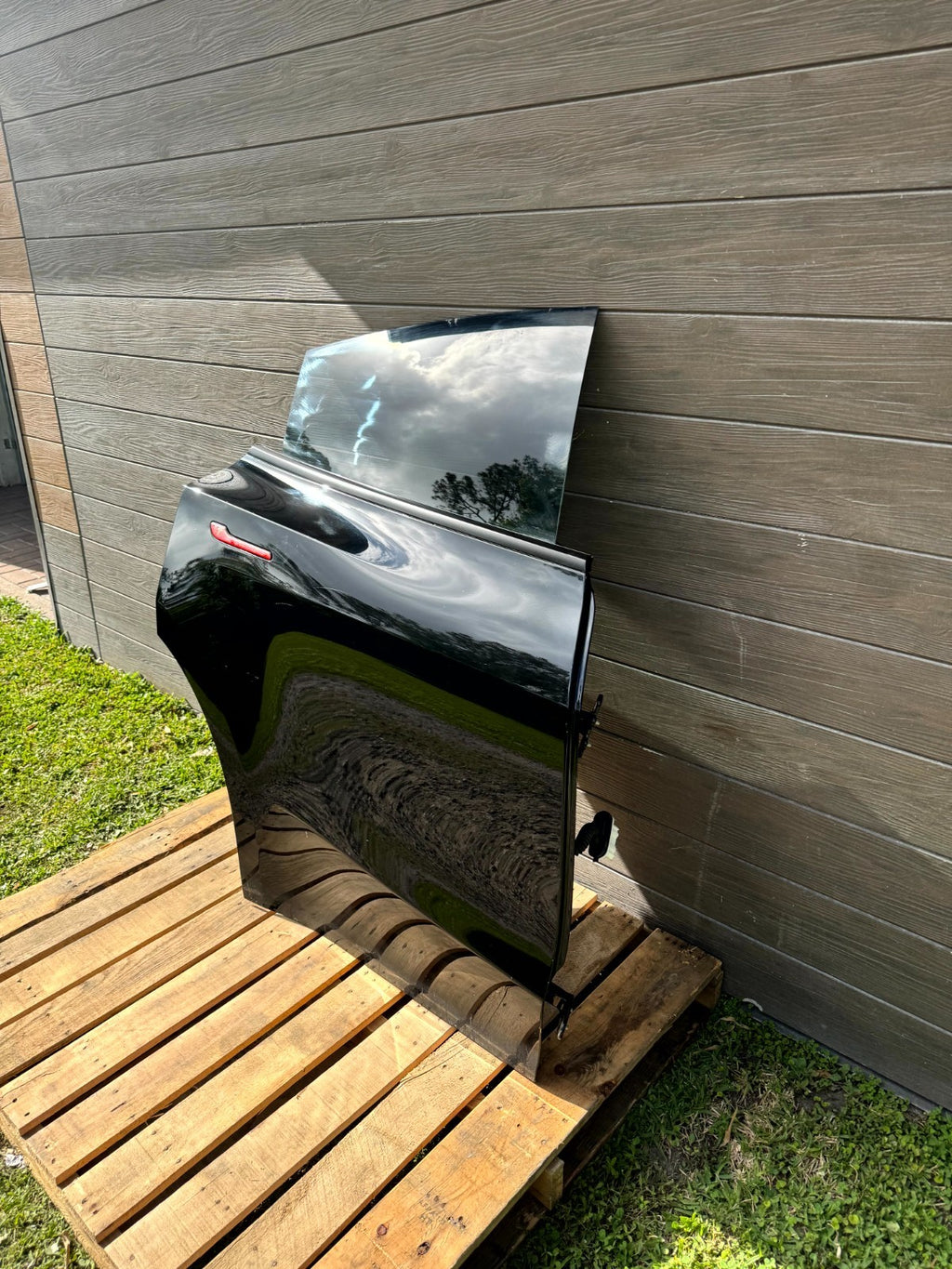 2020 - 2024 TESLA MODEL Y REAR RIGHT SIDE DOOR SHELL ASSEMBLY OEM, 1493562-E0-A