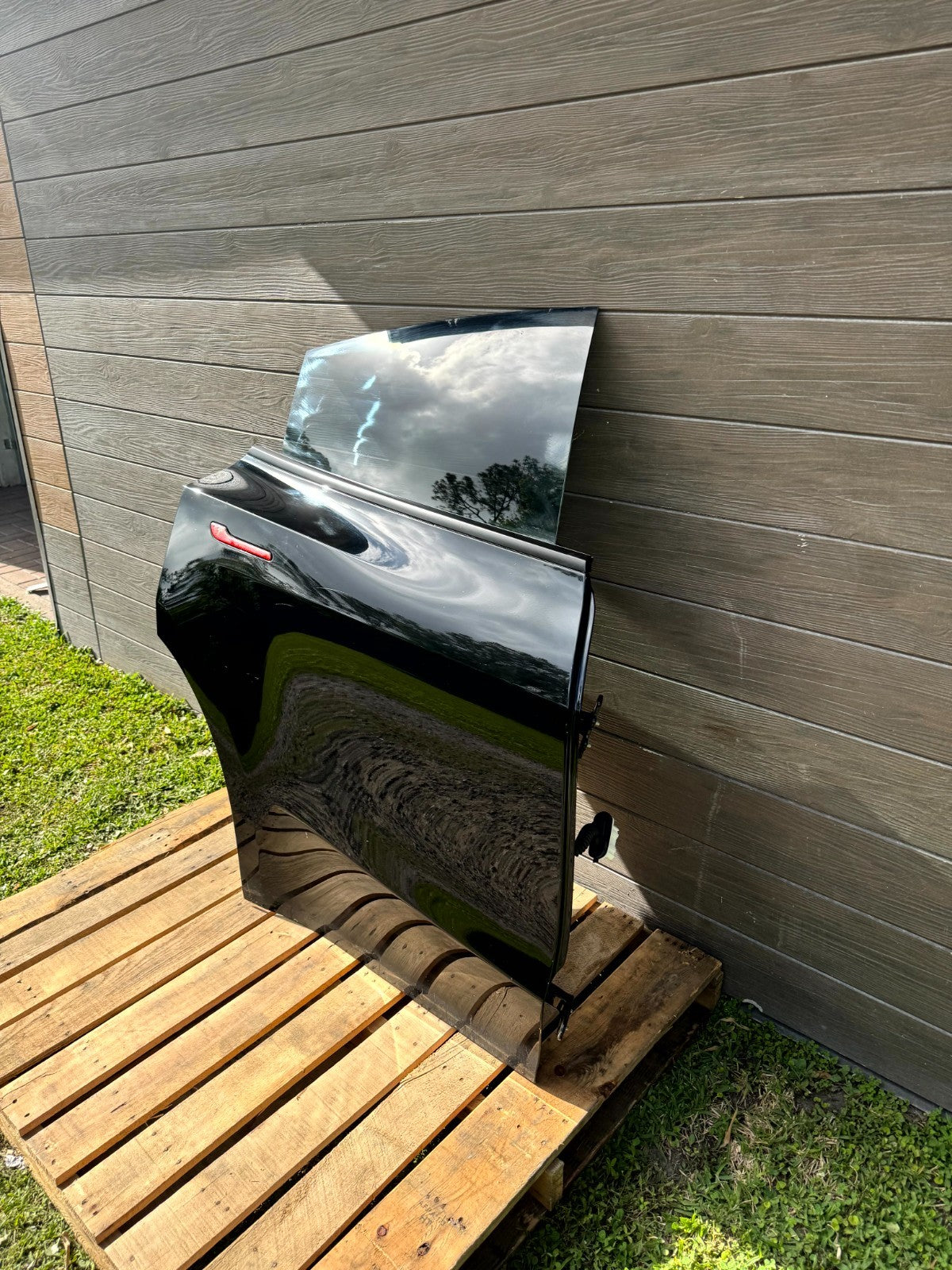 2020 - 2024 TESLA MODEL Y REAR RIGHT SIDE DOOR SHELL ASSEMBLY OEM, 1493562-E0-A