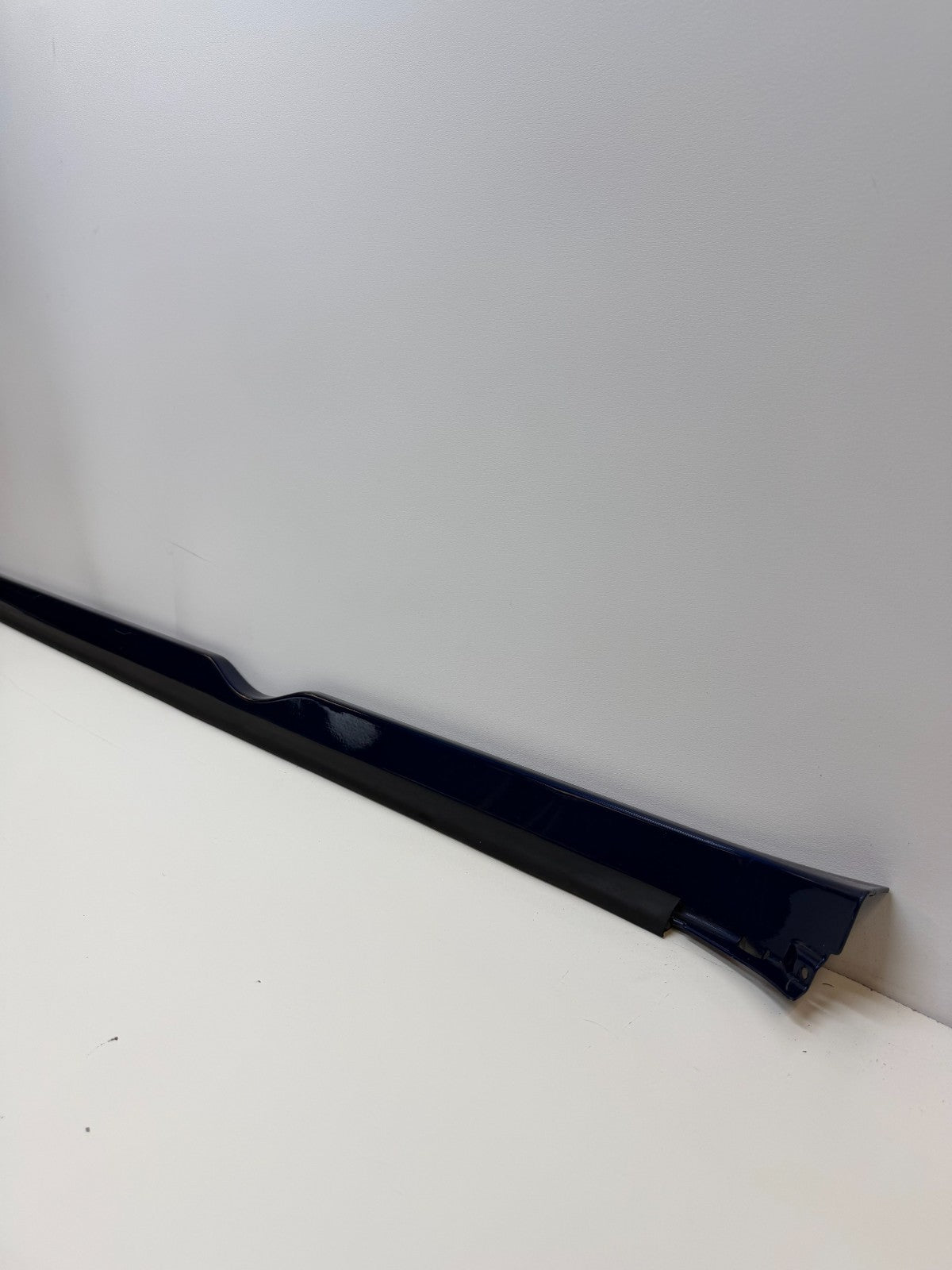 2012-25 Model S Passenger Rocker Skirt Molding Scuff Panel Right RH 1012217-00-F