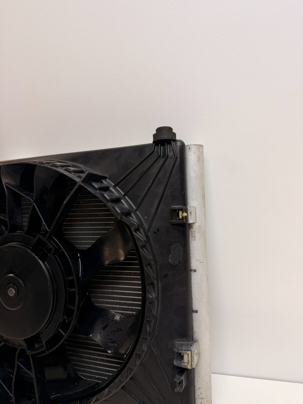 2016-2020 Tesla Model S Radiator Cooling Fan & Shroud Assembly 6008357-00-F OEM