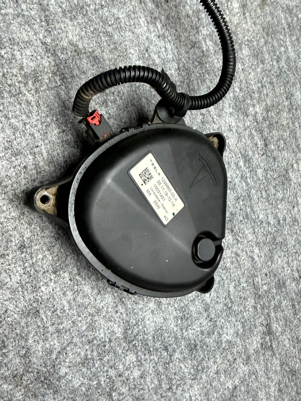 ♦️2017 – 2023 TESLA MODEL 3/Y PEDESTRIAN WARNING SPEAKER OEM, 1299965-00-A