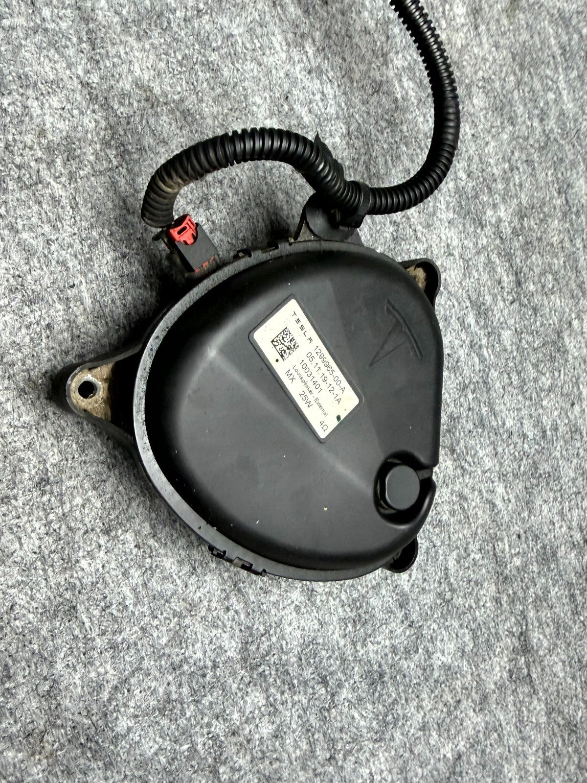 ♦️2017 – 2023 TESLA MODEL 3/Y PEDESTRIAN WARNING SPEAKER OEM, 1299965-00-A