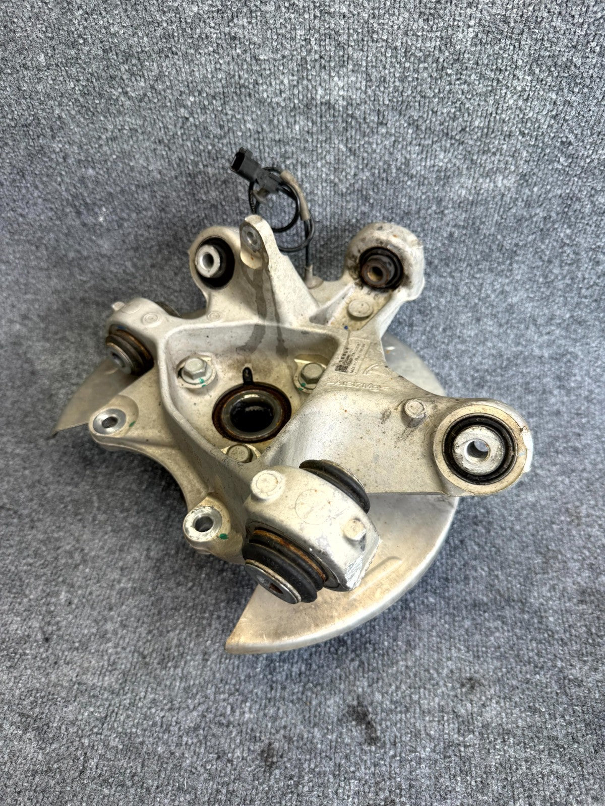 2017 – 2023 TESLA MODEL 3 REAR LEFT SUSPENSION KNUCKLE SPINDLE OEM, 1044411-00-F