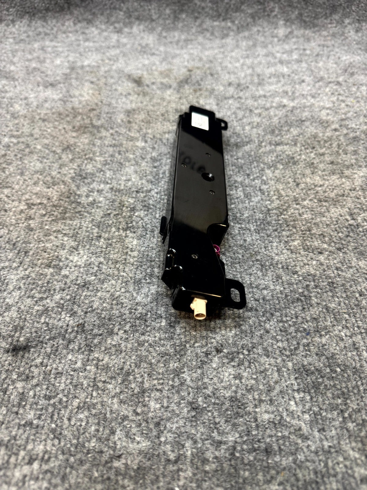 2020-2024 TESLA MODEL Y WIFI BLUETOOTH ANTENNA CONTROL MODULE OEM, 1585601-00-E