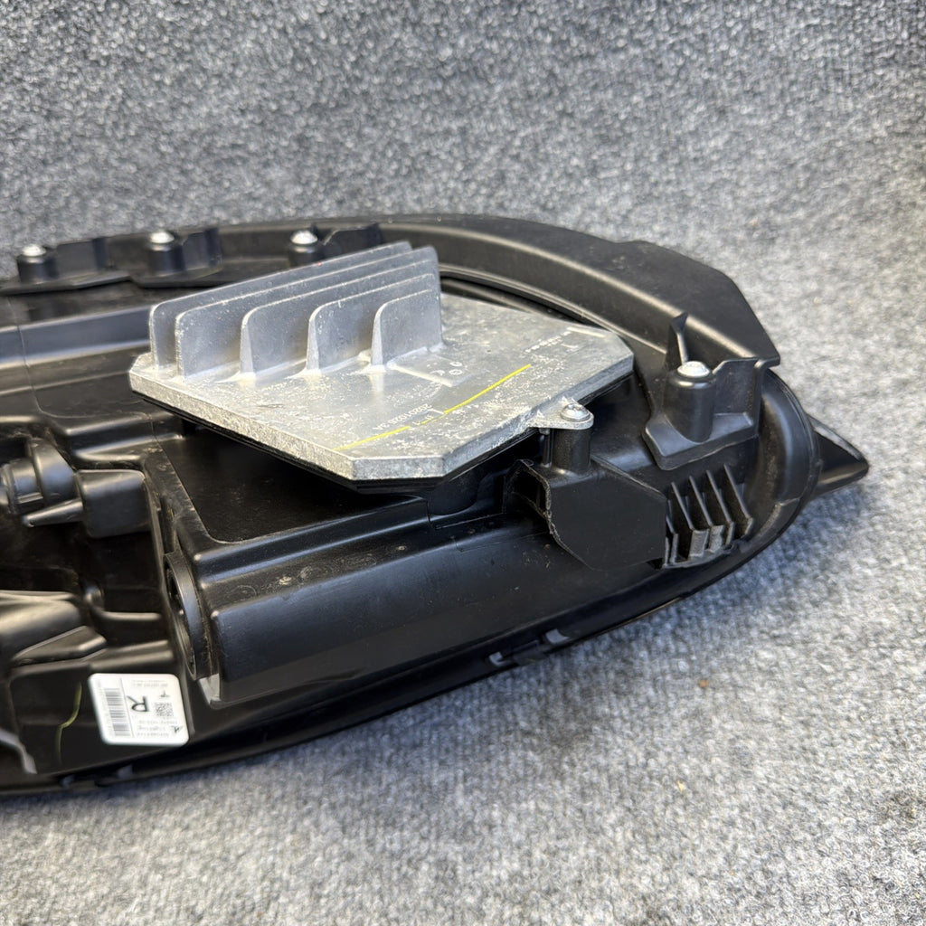 2017-2020 TESLA MODEL 3 HEADLIGHT RIGHT PASSENGER  1077372-00-L LED OEM