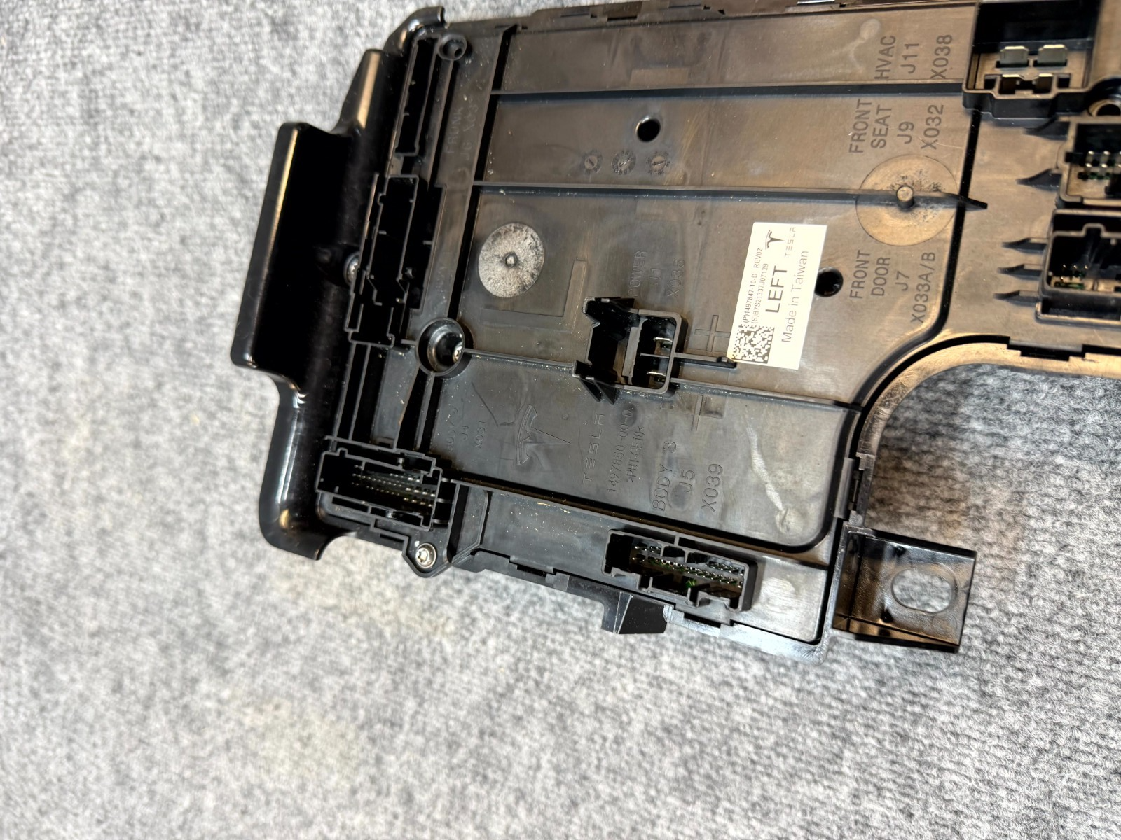 20-24 TESLA MODEL Y FRONT LEFT FRUNK LOW VOLTAGE BODY MODULE OEM, 1497847-10-D
