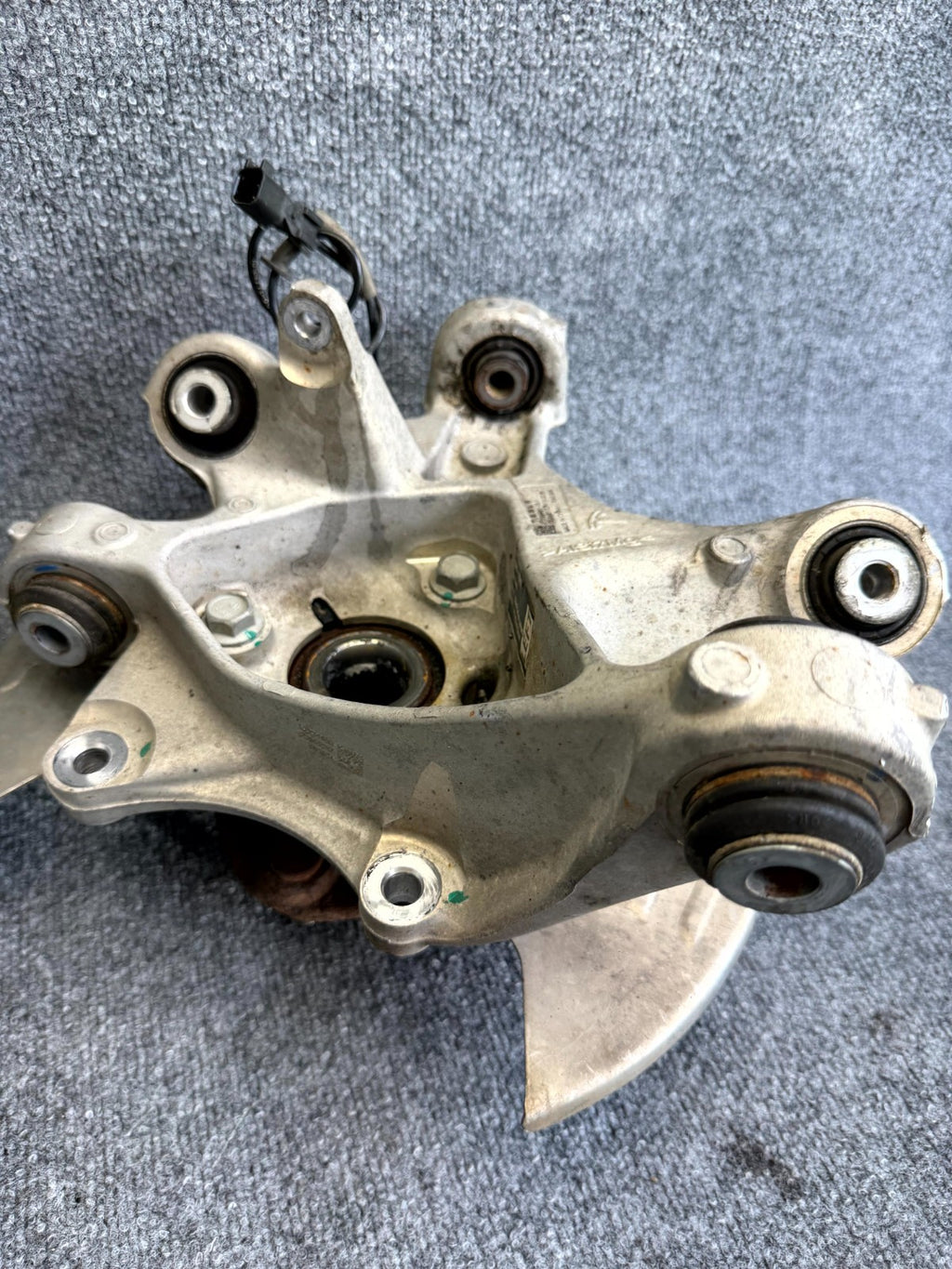 2017 – 2023 TESLA MODEL 3 REAR LEFT SUSPENSION KNUCKLE SPINDLE OEM, 1044411-00-F