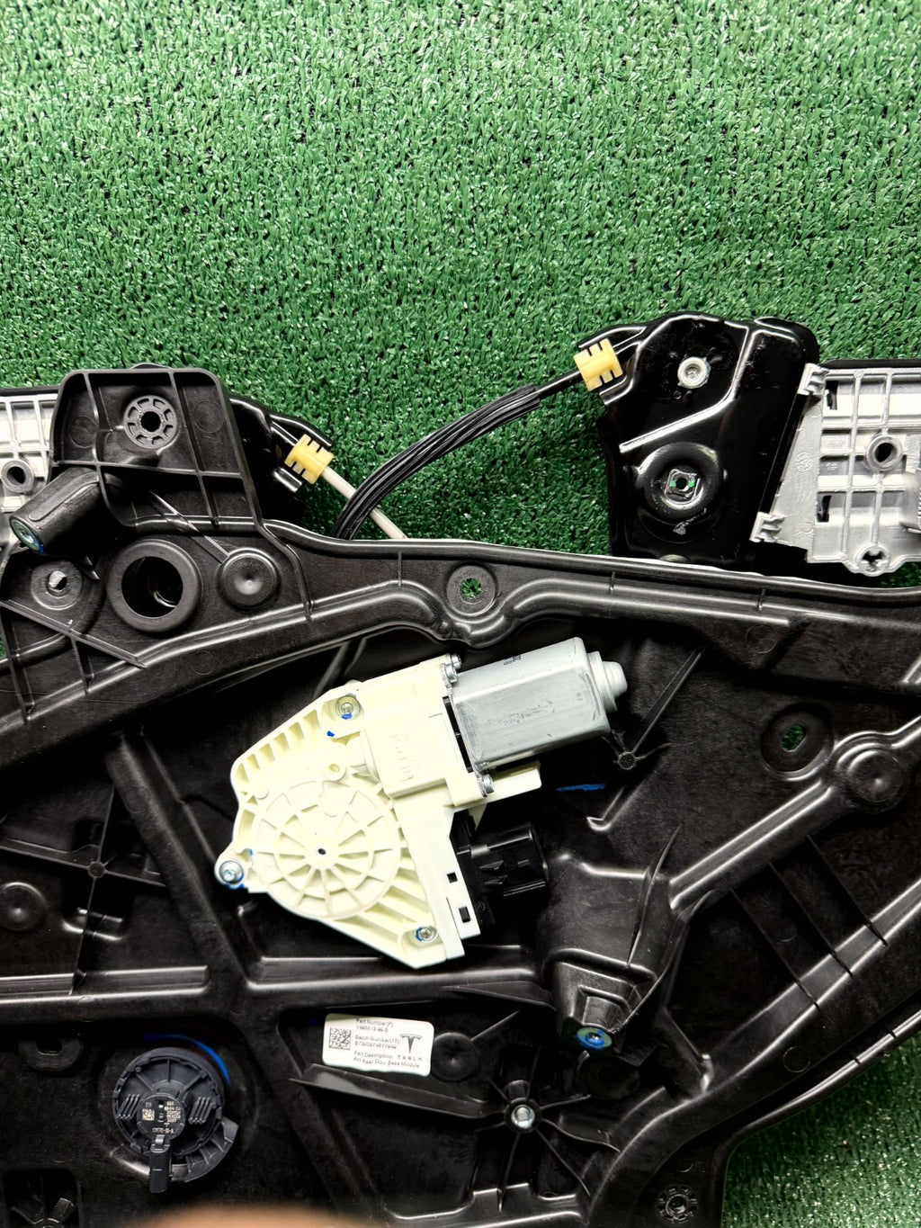 ♦️2020 - 2024 TESLA MODEL Y REAR RIGHT WINDOW REGULATOR MOTOR OEM, 1495513-99-B