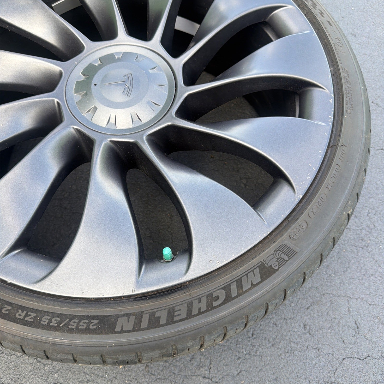 20-24 Tesla Model Y Front Uberturbine Wheel Rim 21" 21x9.5 w/ Tire 1188226-00-B
