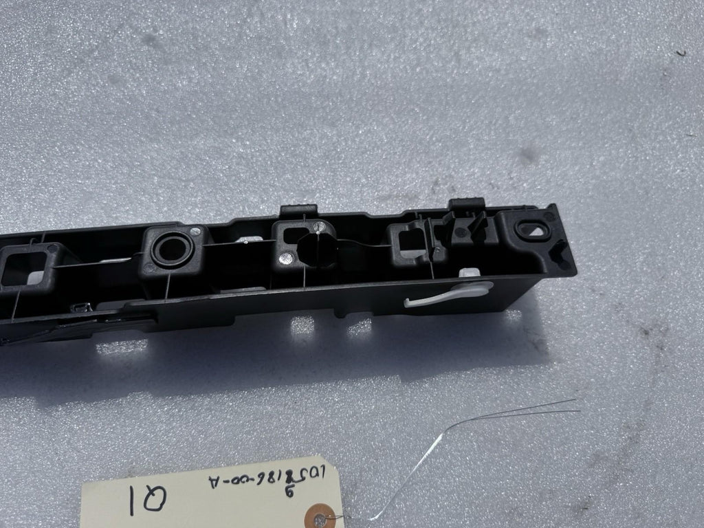 ♦️16-20 TESLA MODEL X REAR LEFT UPPER C PILLAR RACETRACK BRACKET OEM, 105918600A