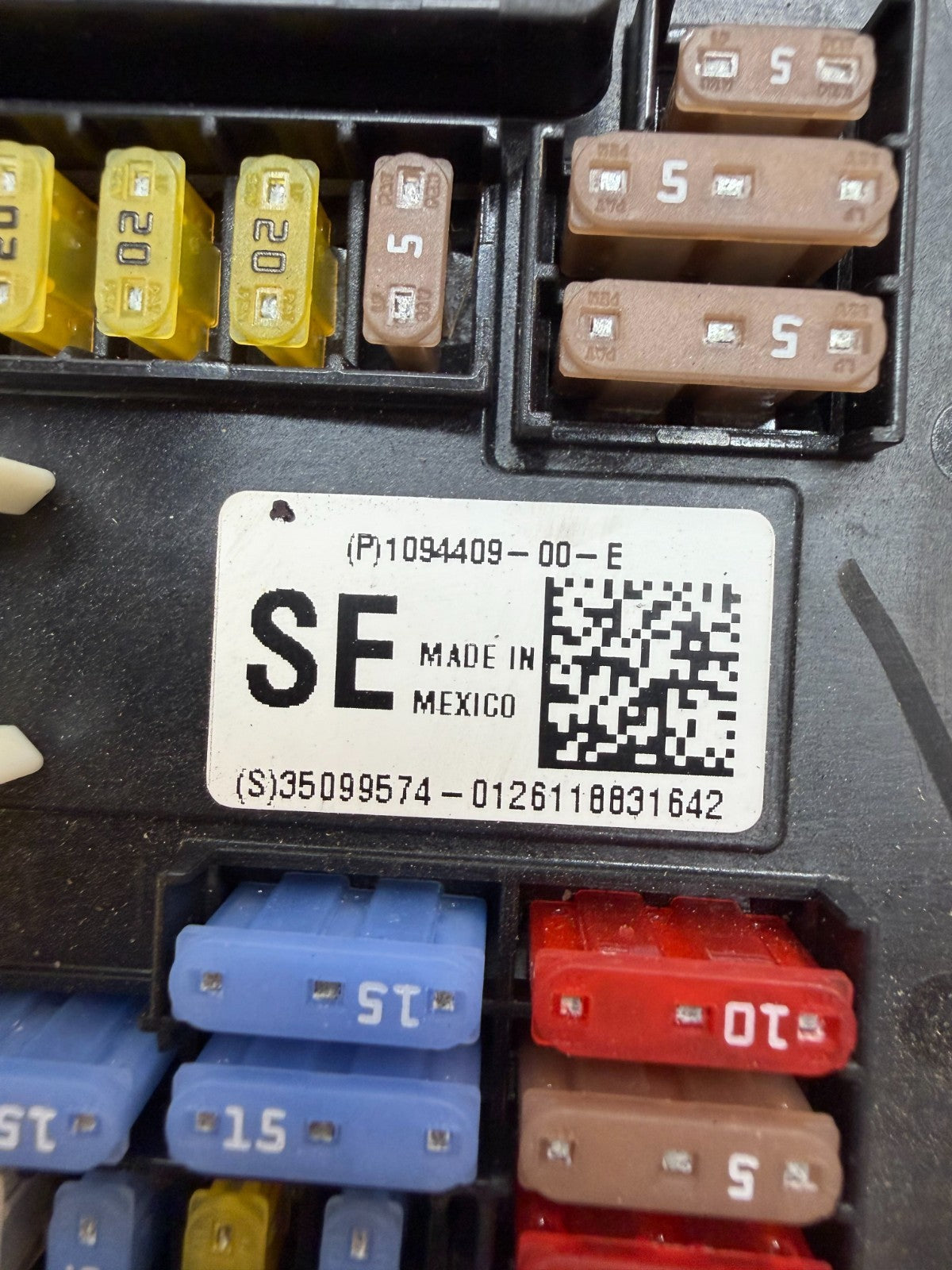 2016-2020 Tesla Model S Cabin Fuse Relay Box Block Module Unit 1094409-00-E