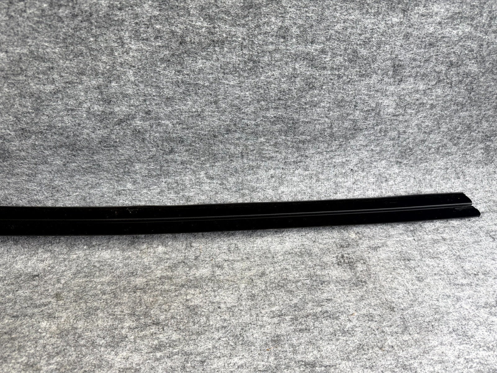 ♦️17–23 TESLA MODEL 3 FRONT LEFT/RIGHT INNER BELT SEAL MOLDING OEM, 1090495-00-E