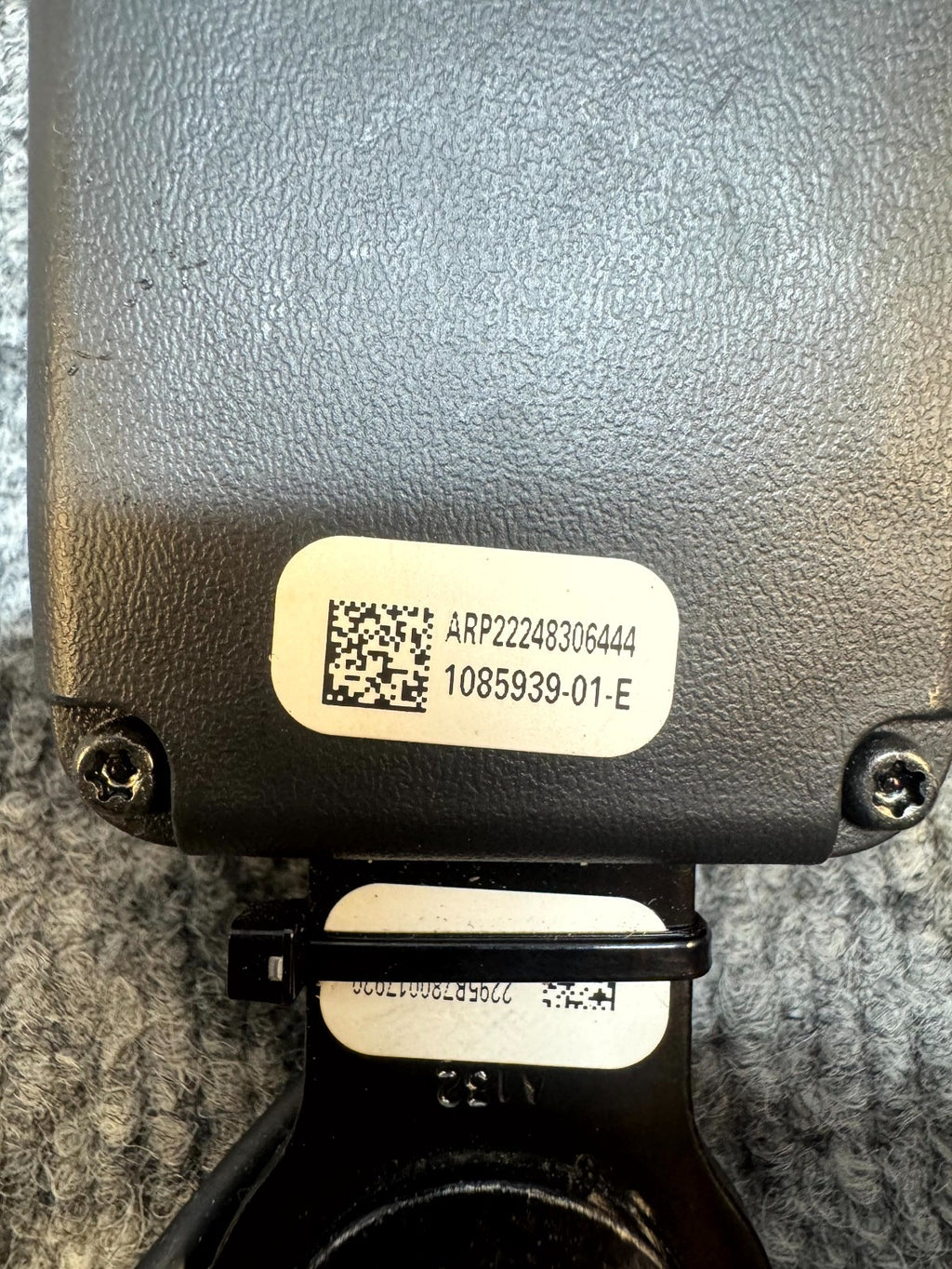 2017-2023 TESLA MODEL 3 REAR LEFT DRIVER SIDE SEAT BELT BUCKLE OEM, 1085939-01-E
