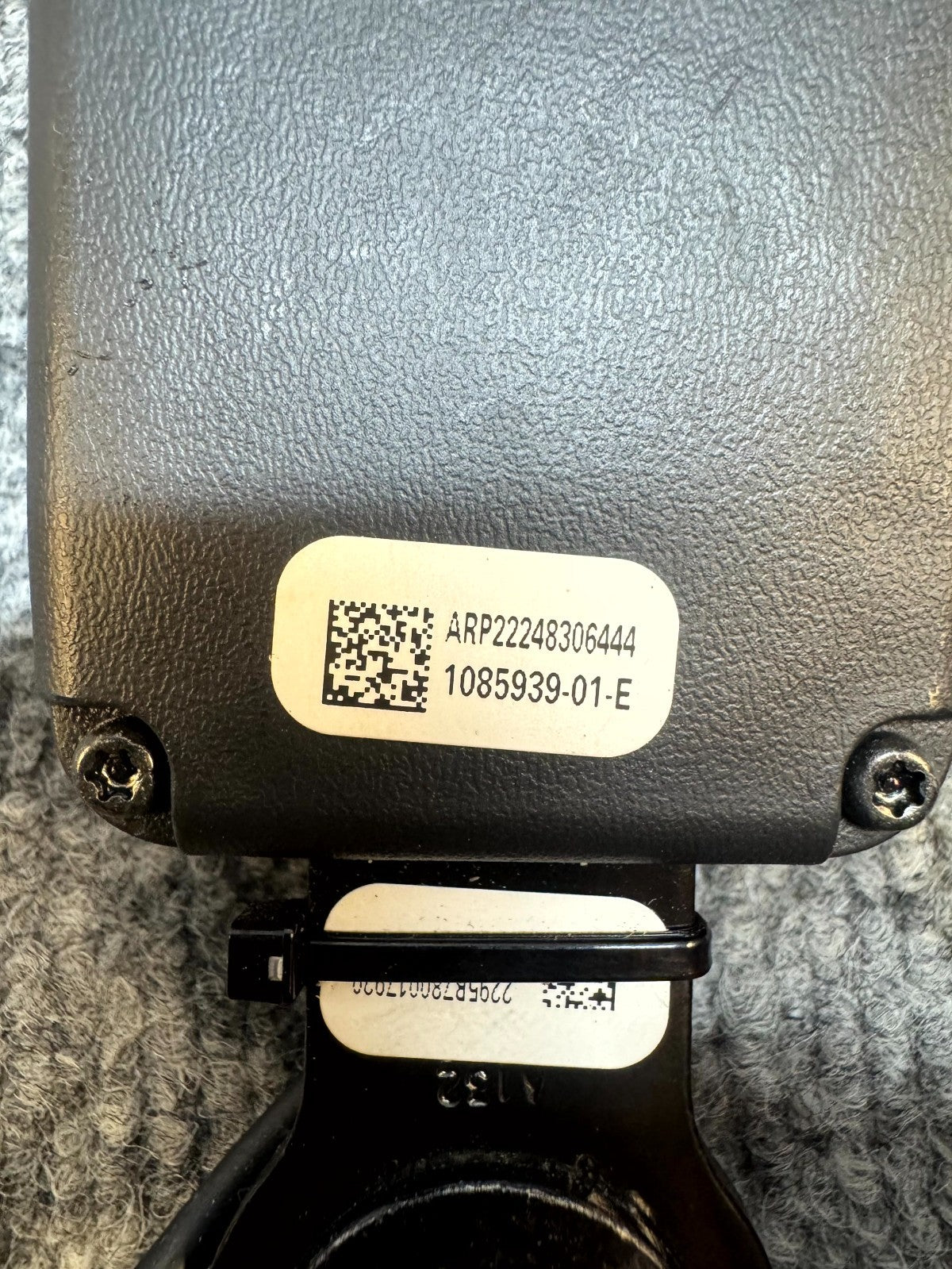 2017-2023 TESLA MODEL 3 REAR LEFT DRIVER SIDE SEAT BELT BUCKLE OEM, 1085939-01-E