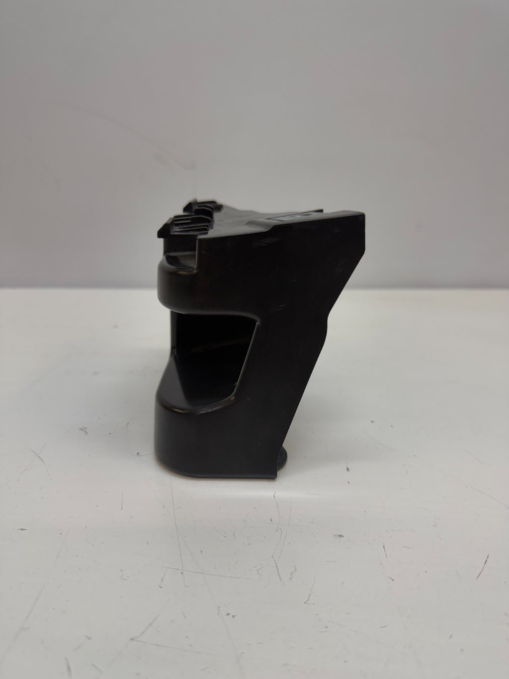 2020 - 2024 TESLA MODEL Y REAR BUMPER LEFT TAILLIGHT LAMP BRACKET 1506968-00-D