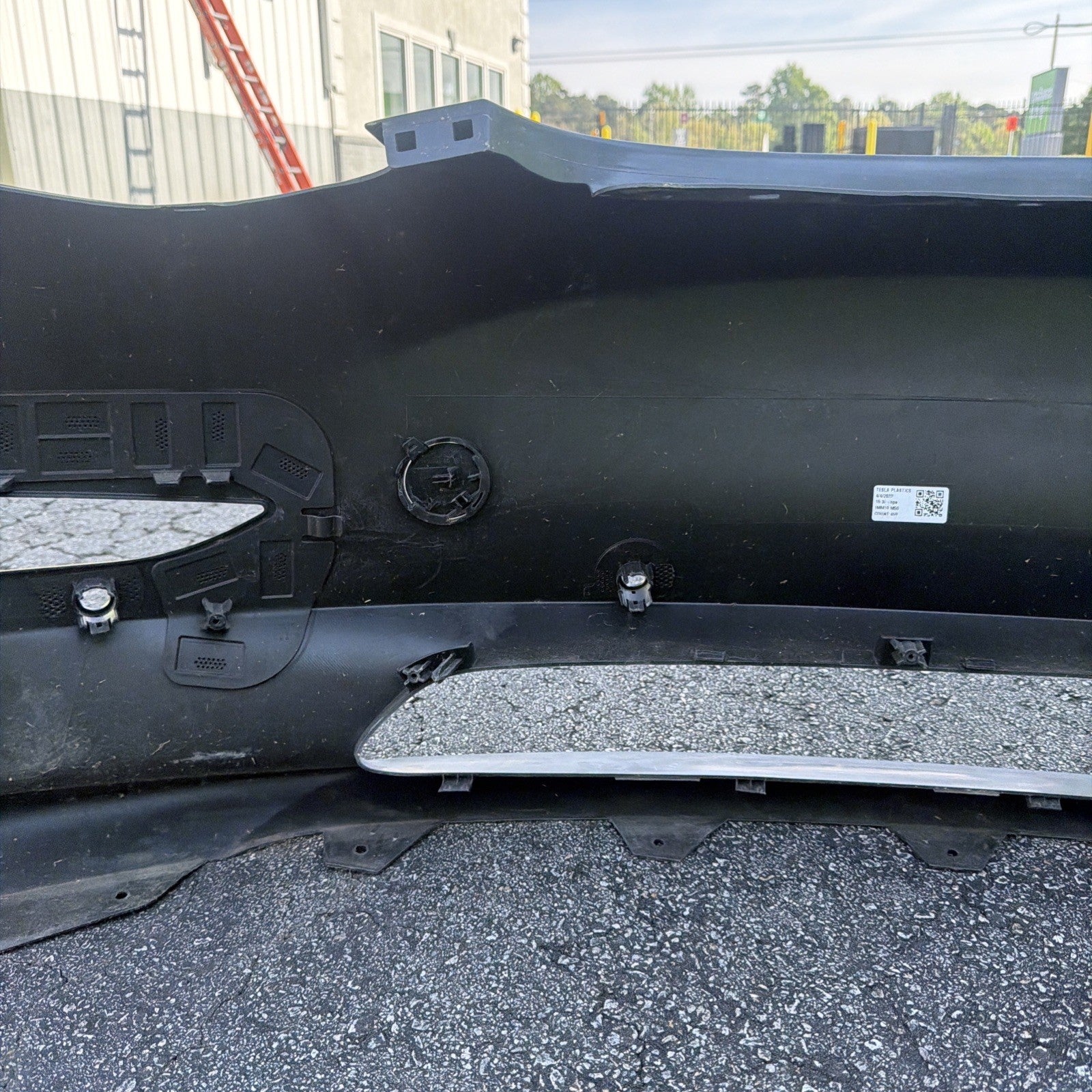OEM 2019-2023 Tesla Model 3 Front Bumper Cover Assembly w/sensors 1084168-S0-E