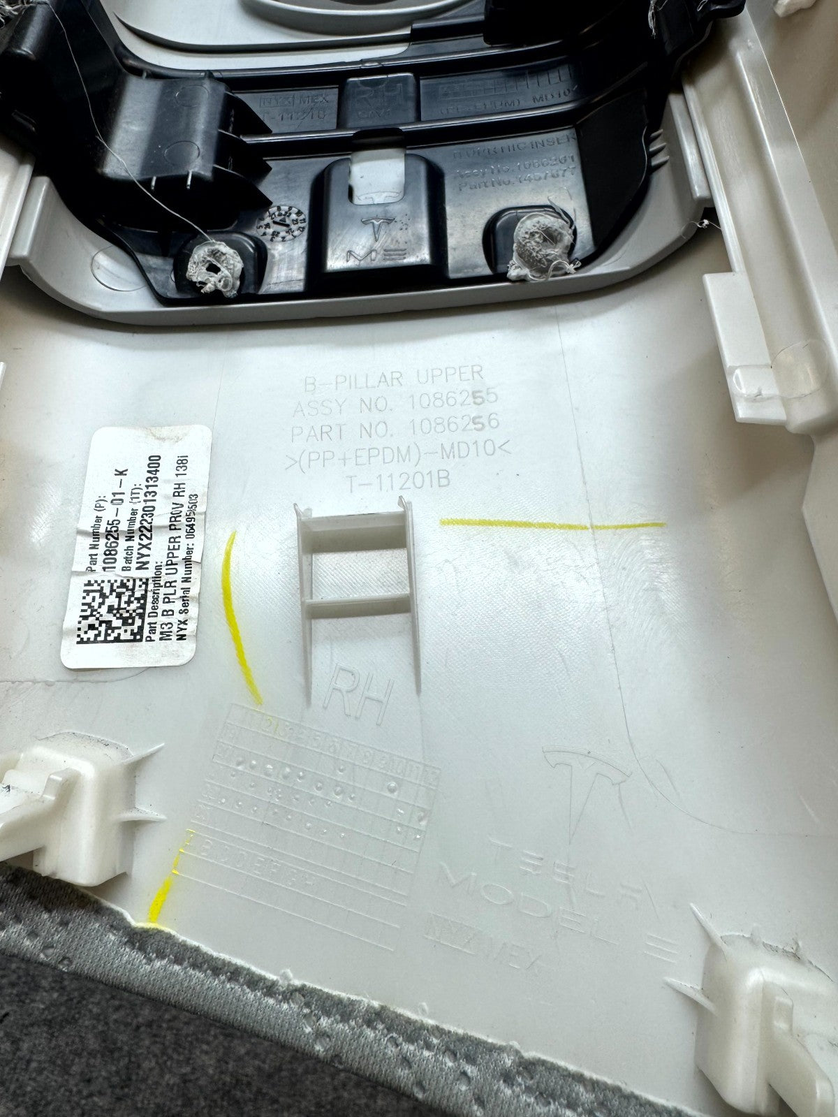 2017‑ 2023 TESLA MODEL 3 RIGHT SIDE B‑PILLAR TRIM COVER PANEL OEM, 1086255-01-K
