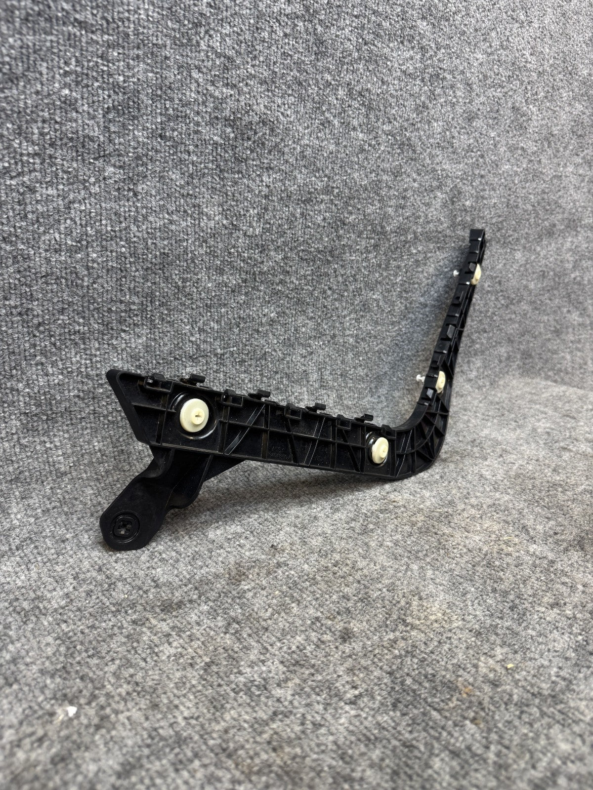 2020–2024 TESLA MODEL Y REAR LEFT SIDE BUMPER RETAINER BRACKET OEM, 1494036-00-A