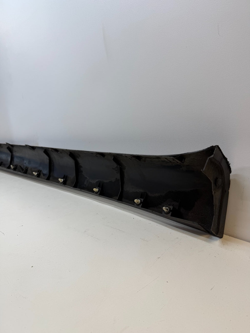 20-24 Tesla Model Y Left Door Side Skirt Molding Rocker Cover 1497740-00-B