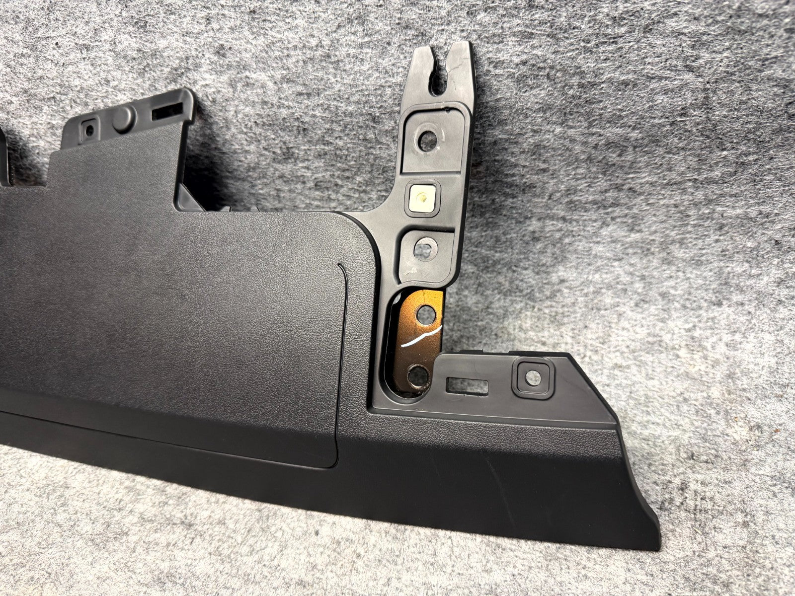 ♦️2017–2023 TESLA MODEL 3 FRONT LEFT SIDE LOWER DASH KNEE TRIM OEM, 1077825-00-D