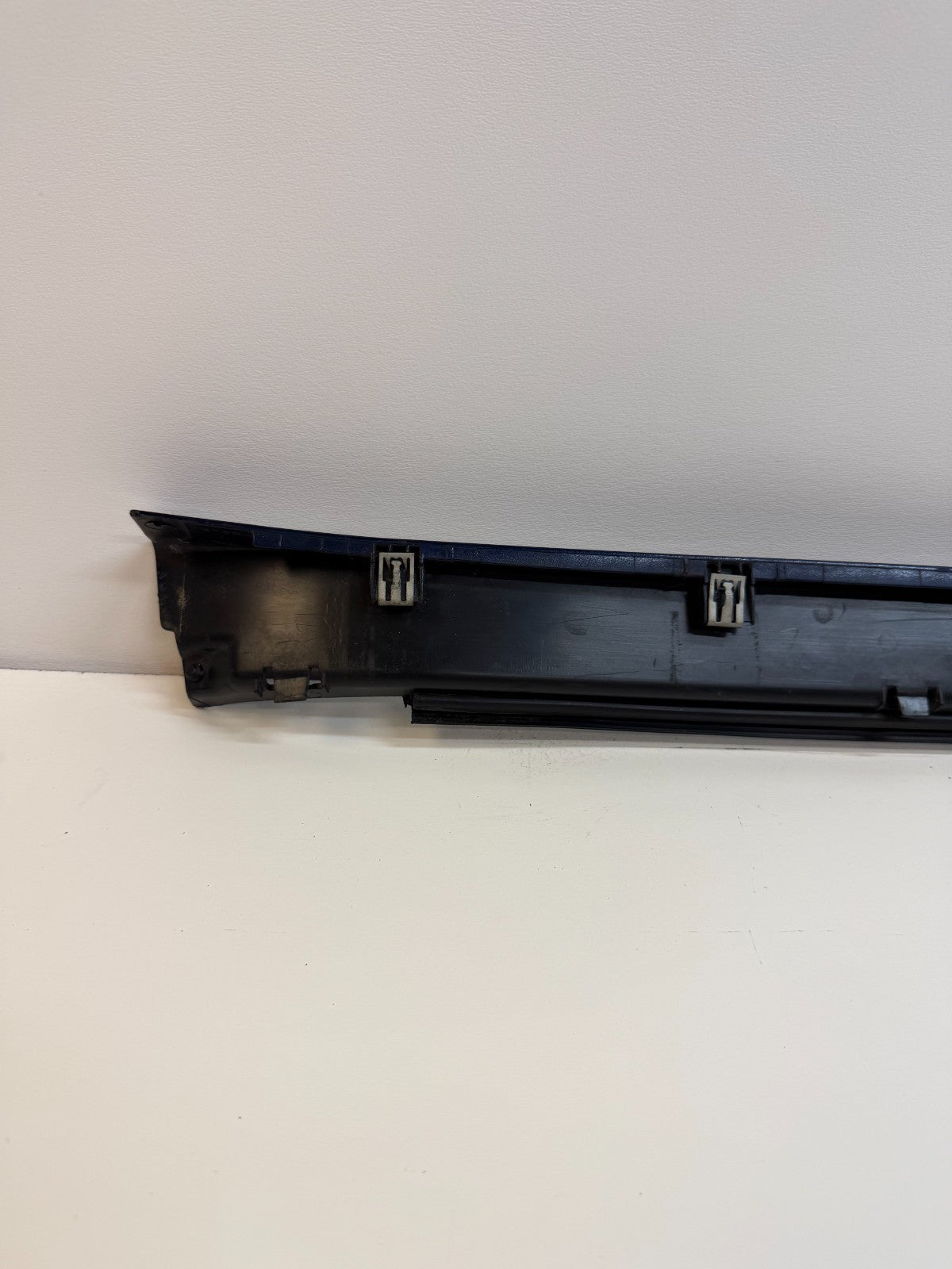 12-20 Tesla Model S Right Pasenger Rocker Panel Scuff Plate Molding 1012217-00-G