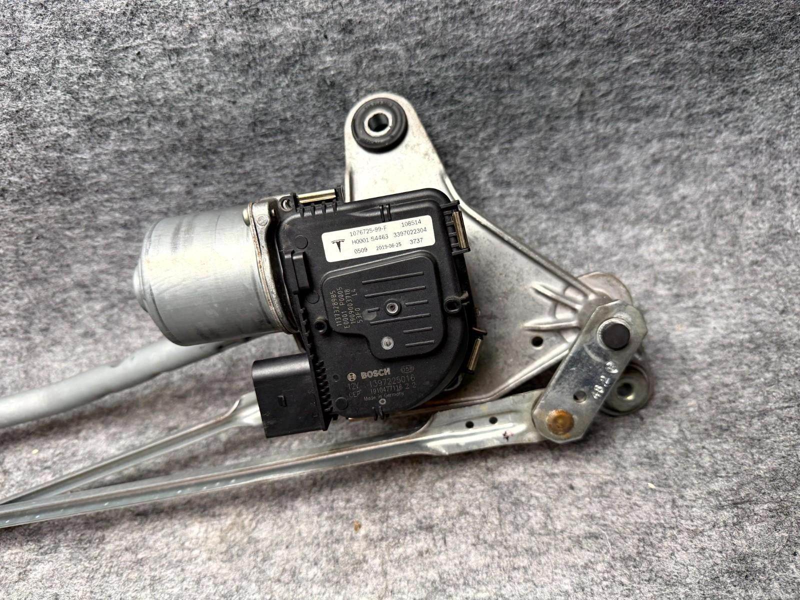 ♦️2017 - 2023 TESLA MODEL 3 FRONT WINDSHIELD WIPER W/ MOTOR OEM, 1076725-99-F
