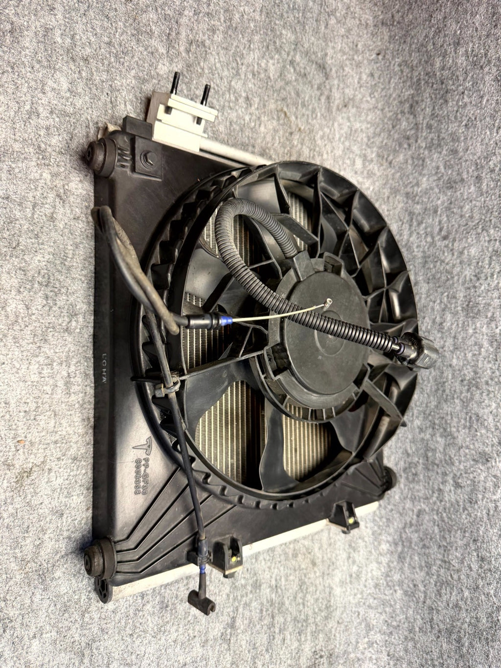♦️2012-2020 TESLA MODEL S RIGHT COOLING FAN SHROUD W/ CONDENCER OEM 6008357-00-F